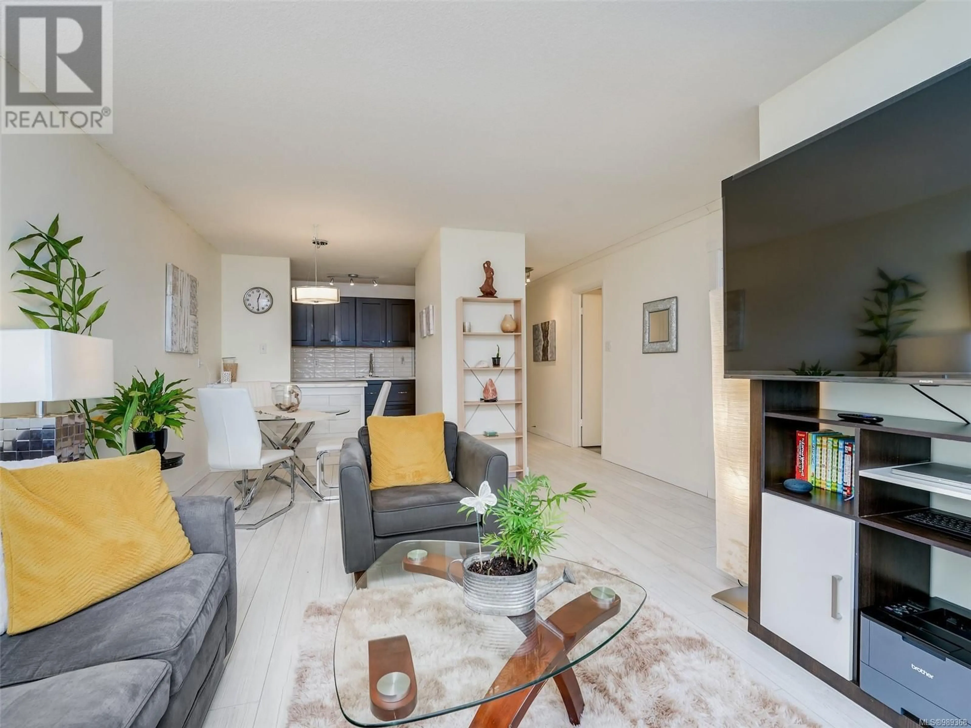 Living room with furniture, unknown for 112 - 964 HEYWOOD AVENUE, Victoria British Columbia V8V2Y5