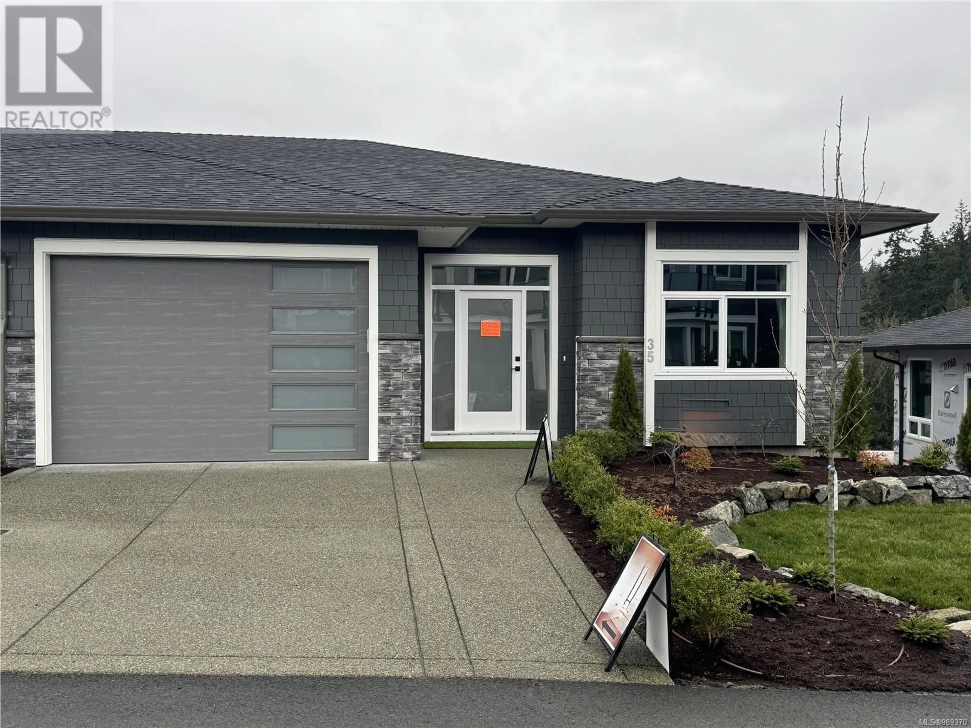 Home with vinyl exterior material, street for 39 626 Farrell Rd, Ladysmith British Columbia V9G0A2