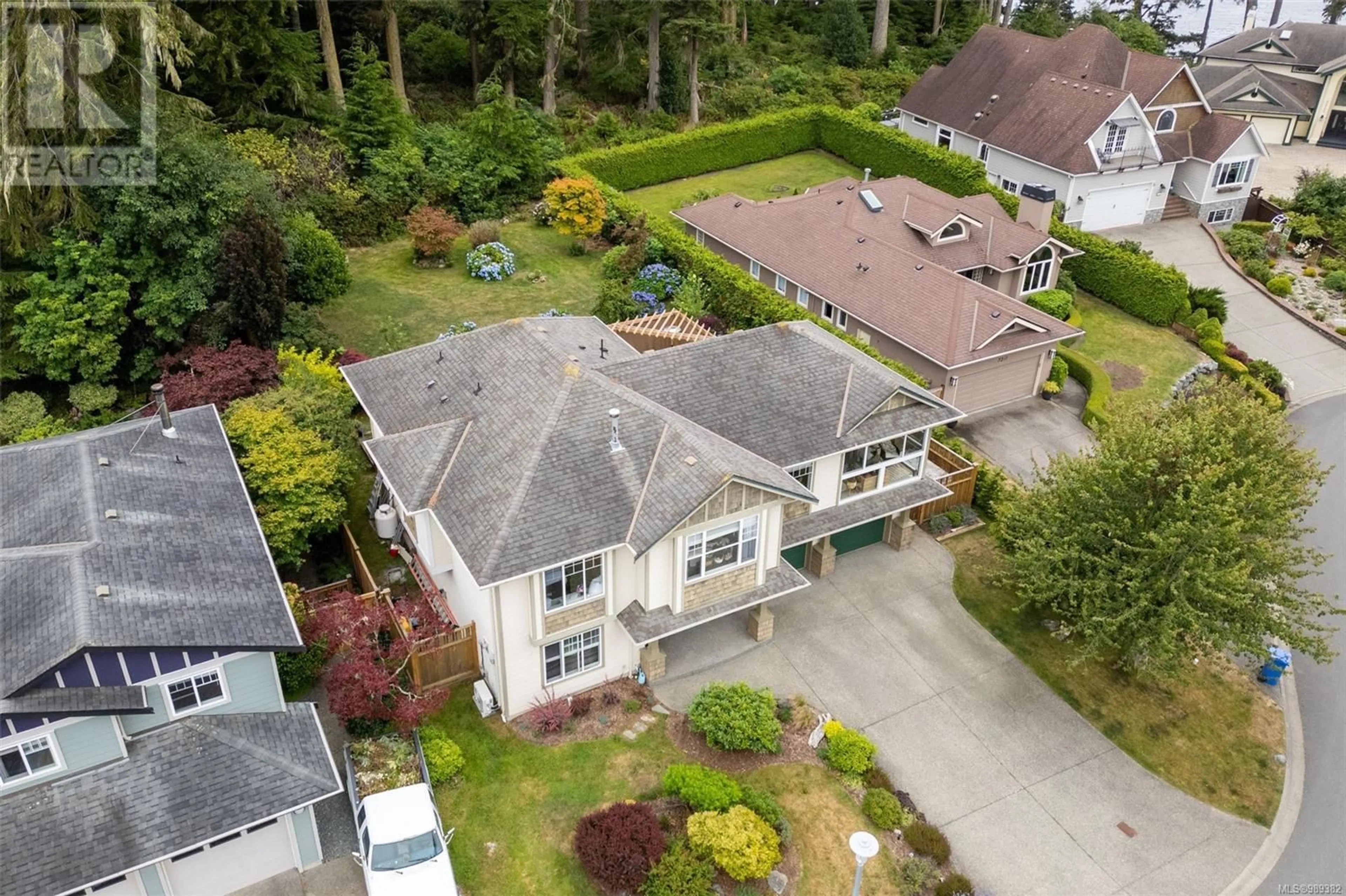 A pic from outside/outdoor area/front of a property/back of a property/a pic from drone, street for 7209 Austins Pl, Sooke British Columbia V9Z1A8