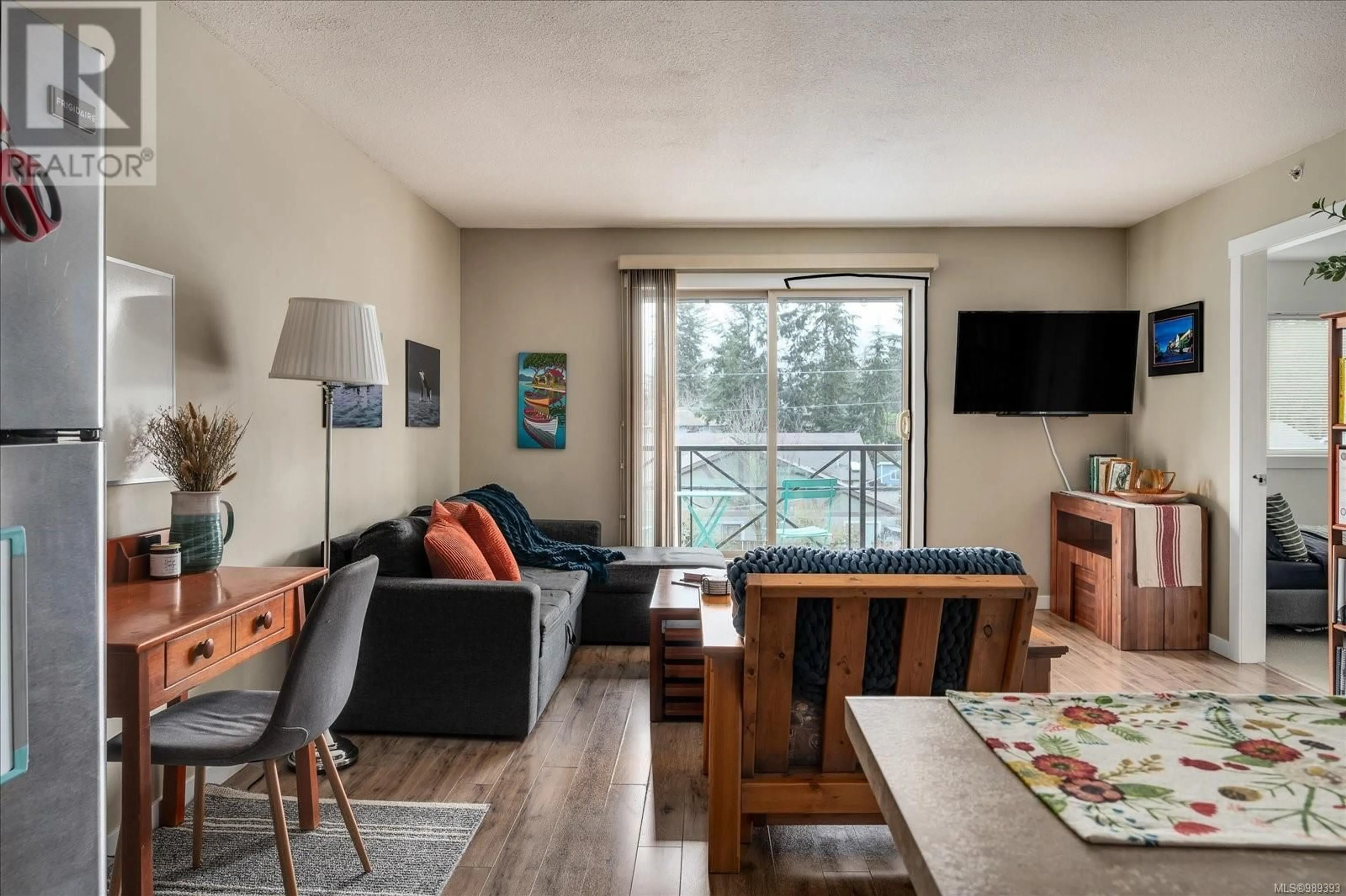 Living room with furniture, wood/laminate floor for 305 1600 Caspers Way, Nanaimo British Columbia V9S1K1