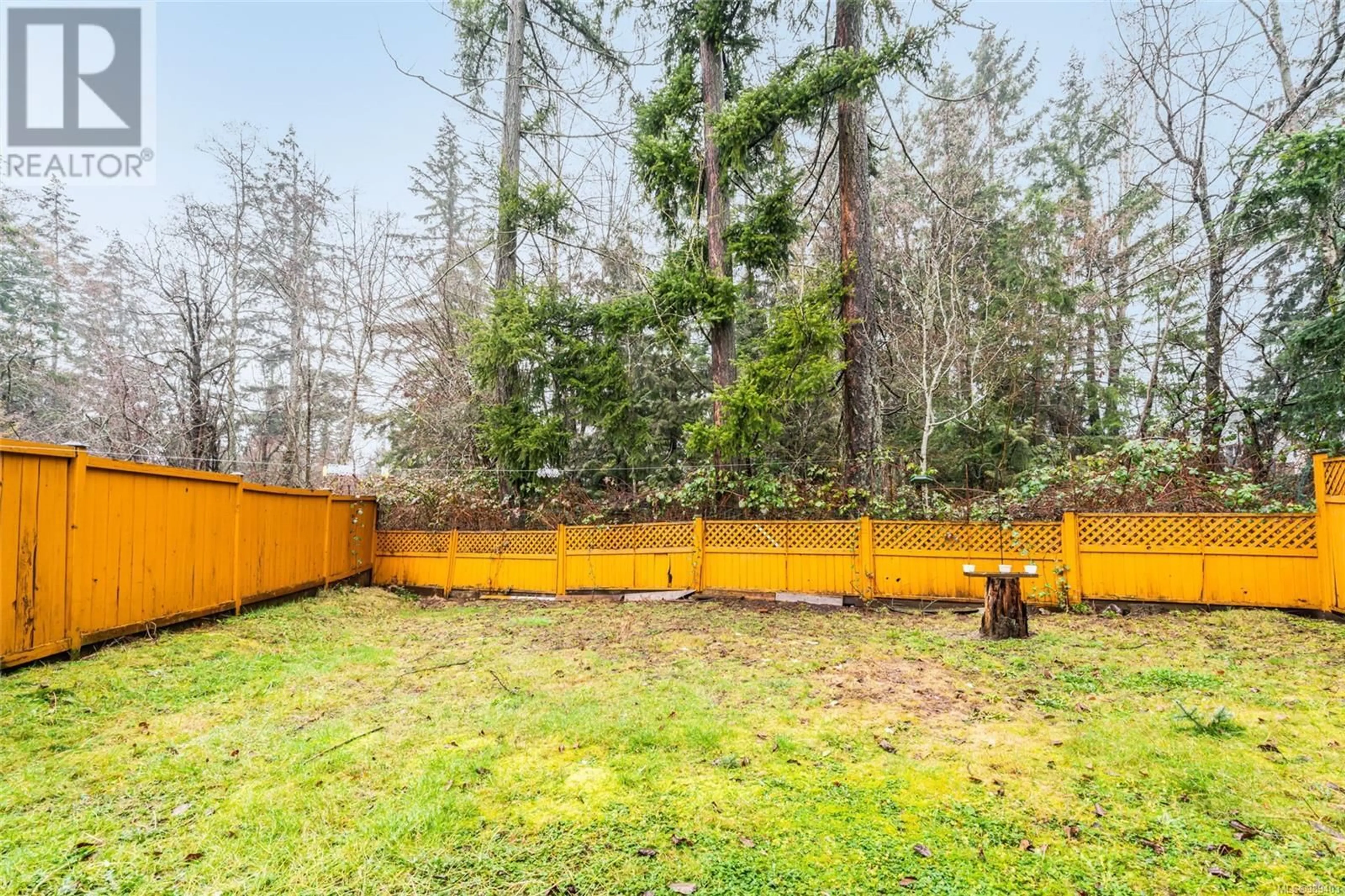 Patio, forest/trees view for 101 5186 Dunster Rd, Nanaimo British Columbia V9T2Z2