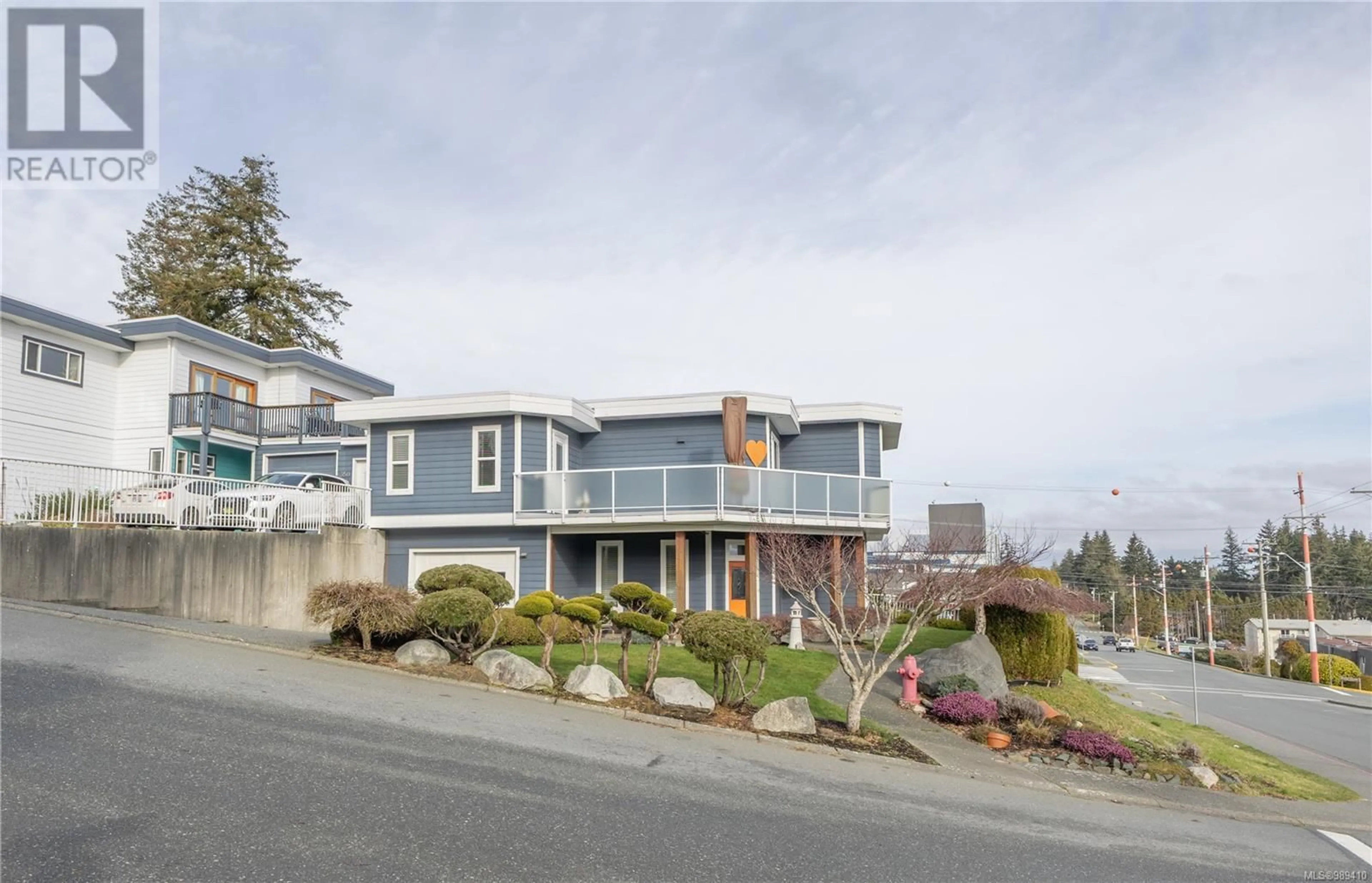 A pic from outside/outdoor area/front of a property/back of a property/a pic from drone, street for B 350 Elizabeth Rd, Campbell River British Columbia V9W3R2