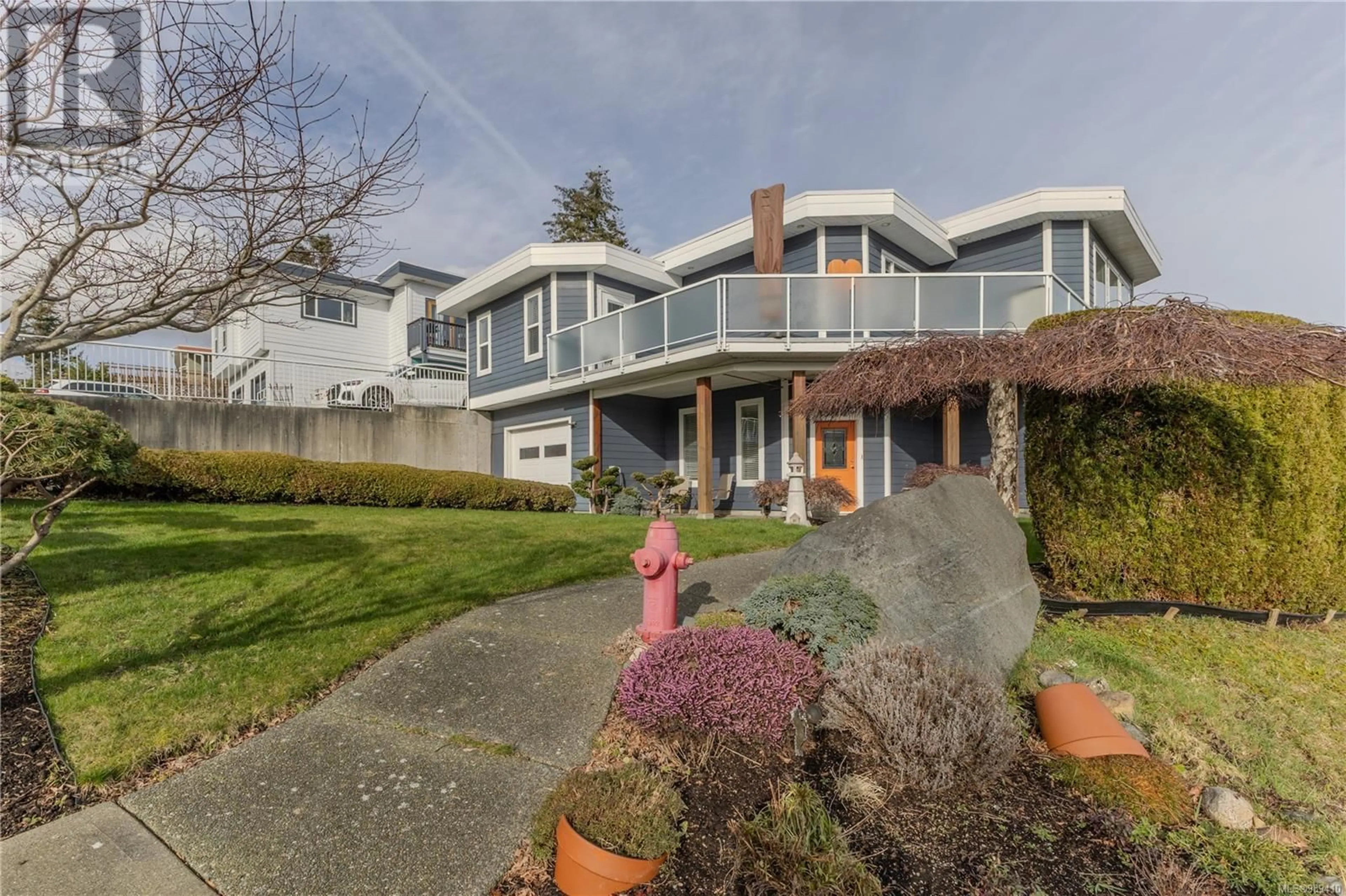 A pic from outside/outdoor area/front of a property/back of a property/a pic from drone, street for B 350 Elizabeth Rd, Campbell River British Columbia V9W3R2