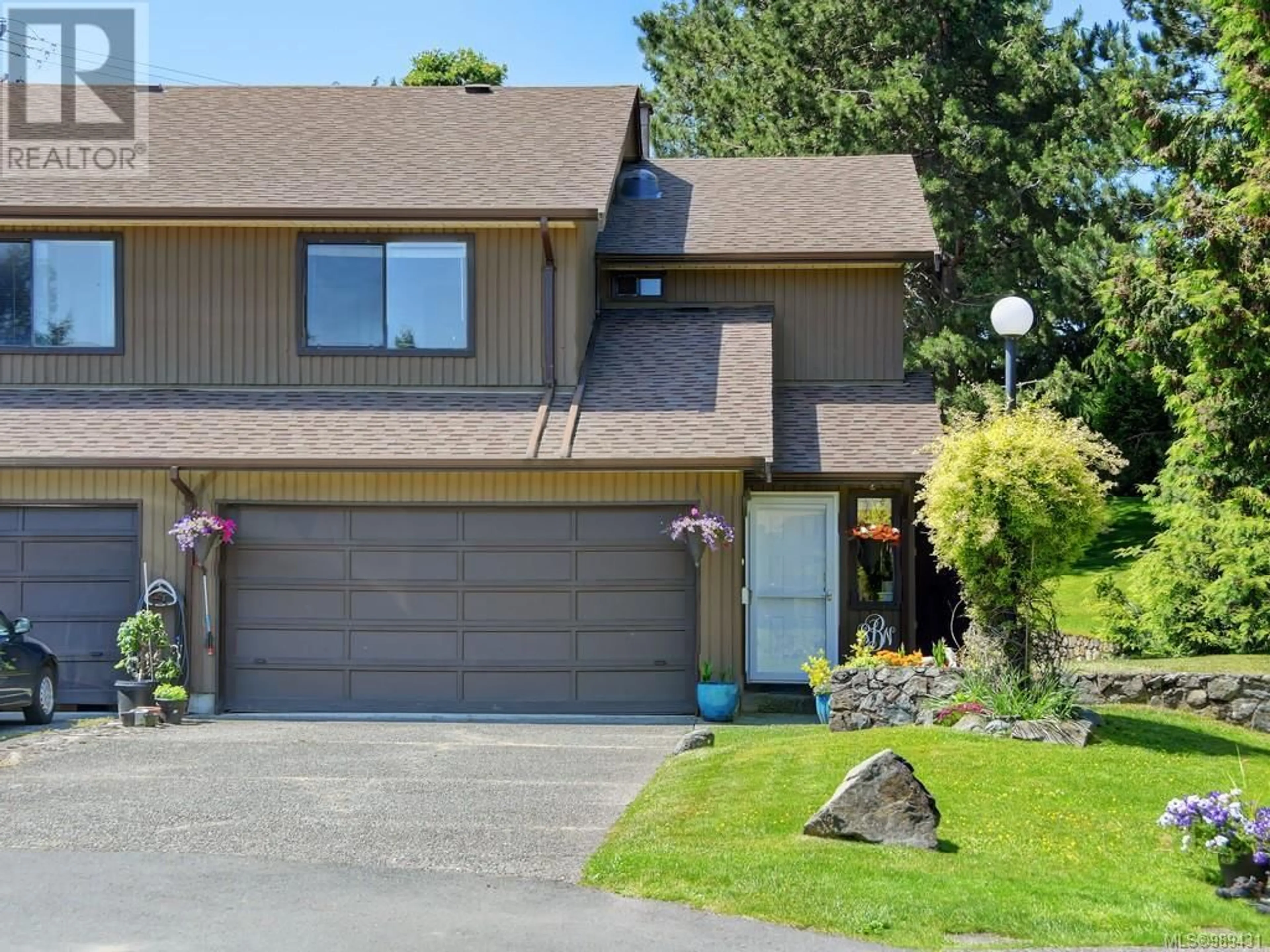 Home with vinyl exterior material, street for 12 7751 East Saanich Rd, Central Saanich British Columbia V8M1Y7