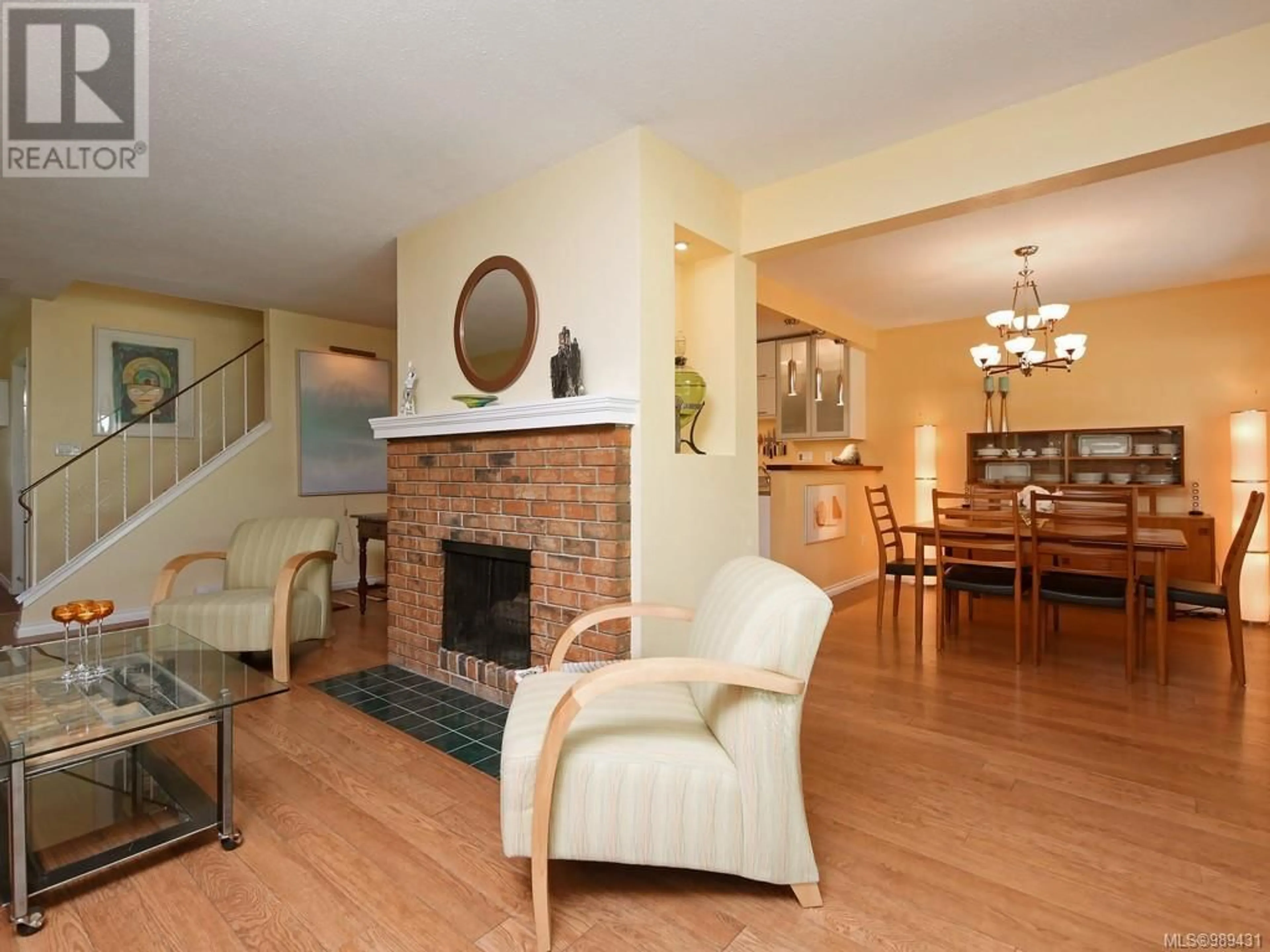 Living room with furniture, wood/laminate floor for 12 7751 East Saanich Rd, Central Saanich British Columbia V8M1Y7