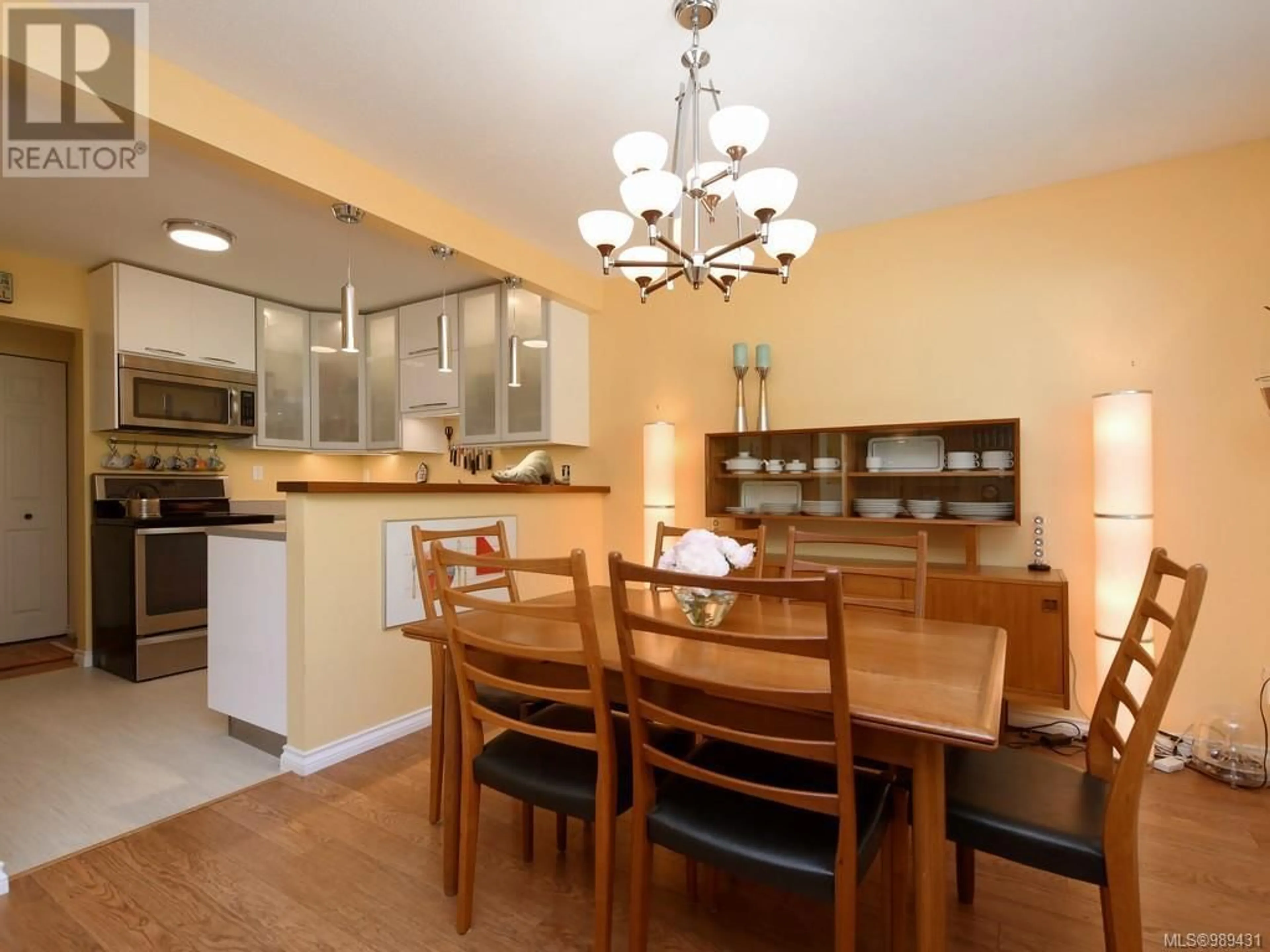 Dining room, wood/laminate floor for 12 7751 East Saanich Rd, Central Saanich British Columbia V8M1Y7