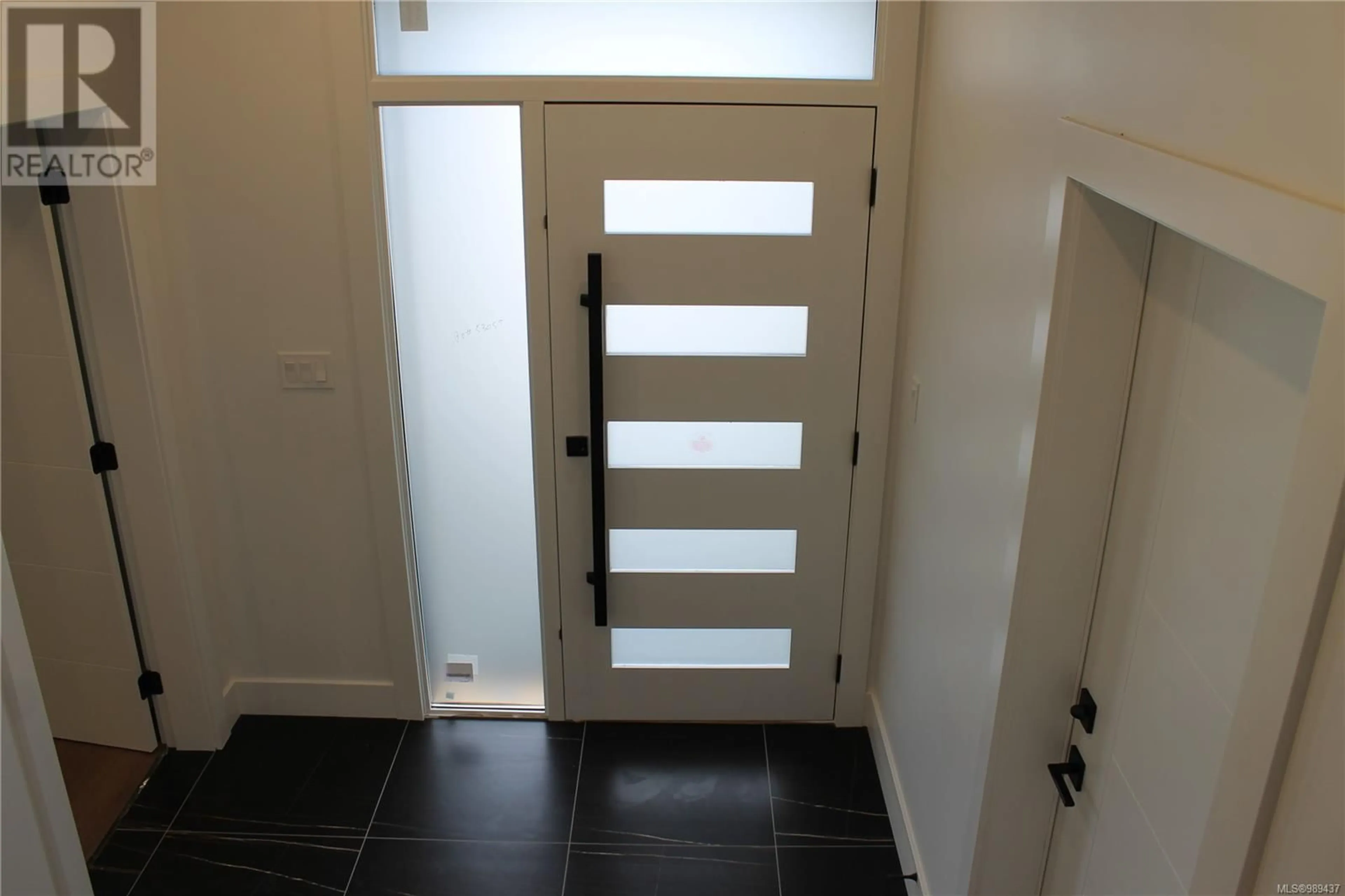 Indoor entryway for 3218 WOODRUSH DRIVE, Duncan British Columbia V9L0J9