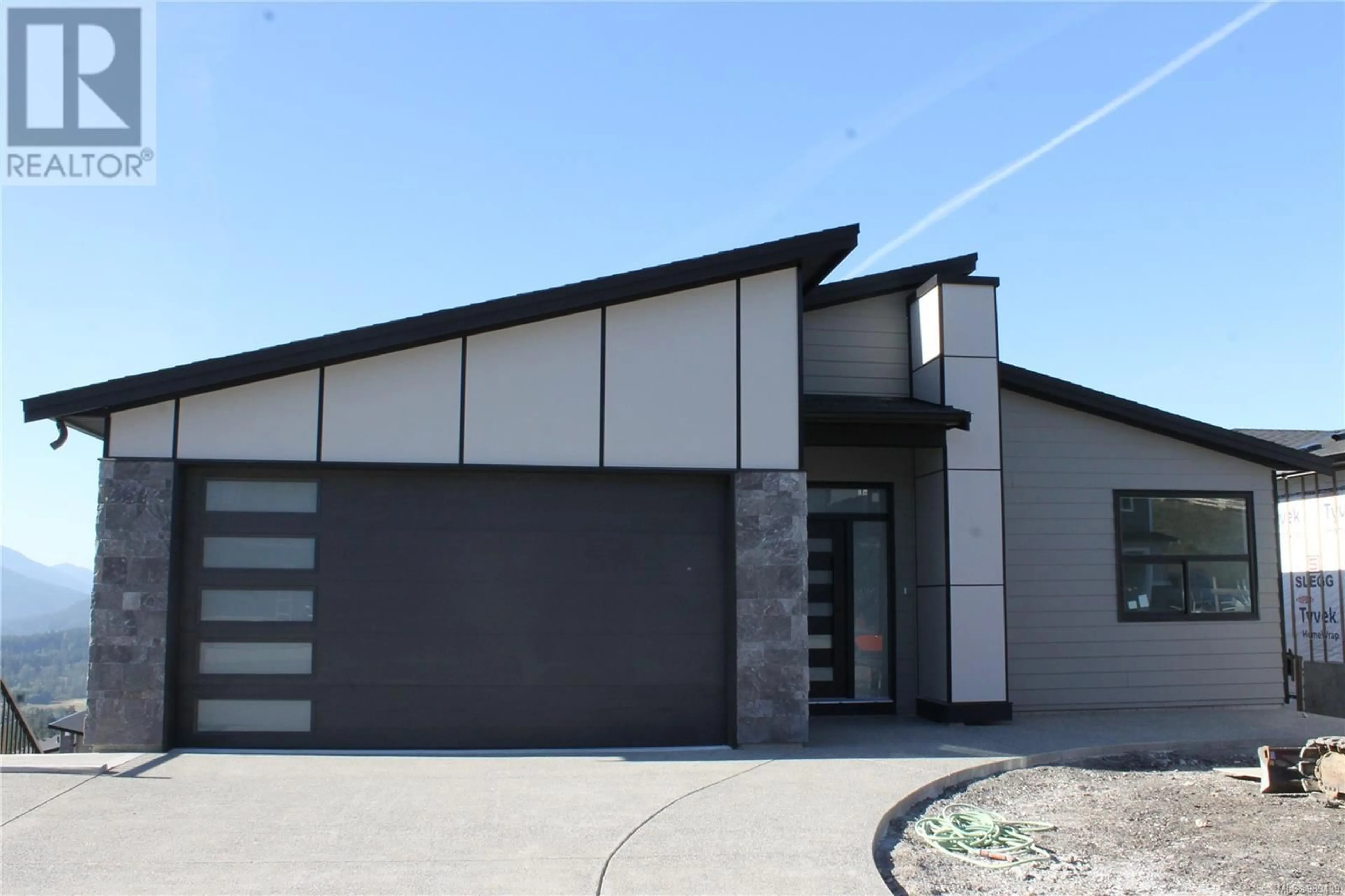 Home with vinyl exterior material, building for 3211 WOODRUSH DRIVE, Duncan British Columbia V9L0J9