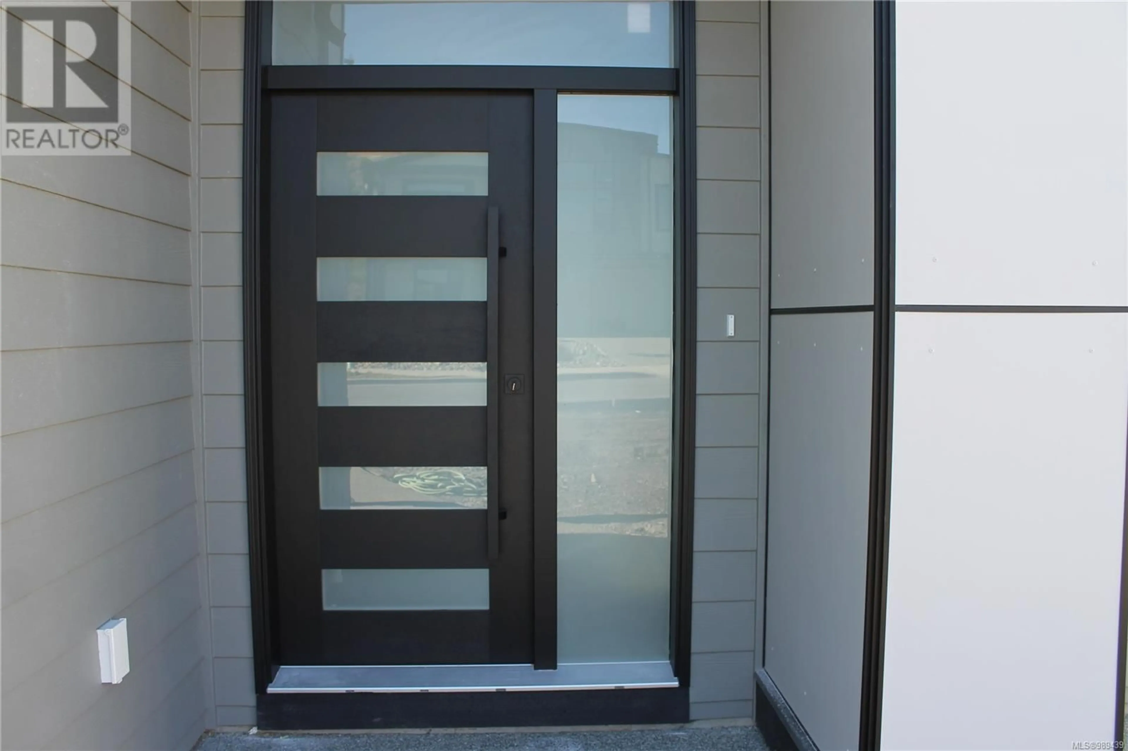 Indoor entryway for 3211 WOODRUSH DRIVE, Duncan British Columbia V9L0J9
