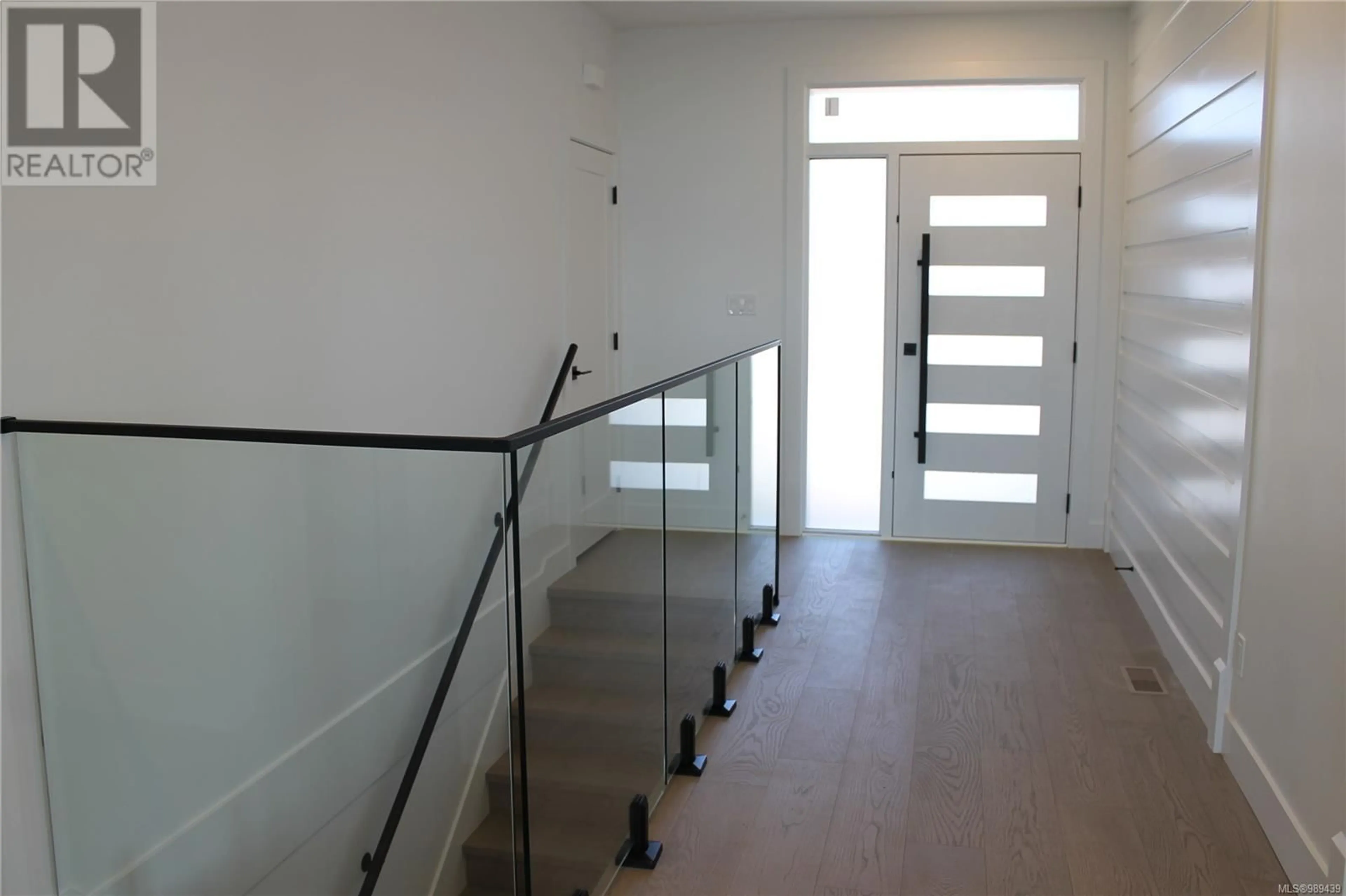 Indoor foyer for 3211 WOODRUSH DRIVE, Duncan British Columbia V9L0J9