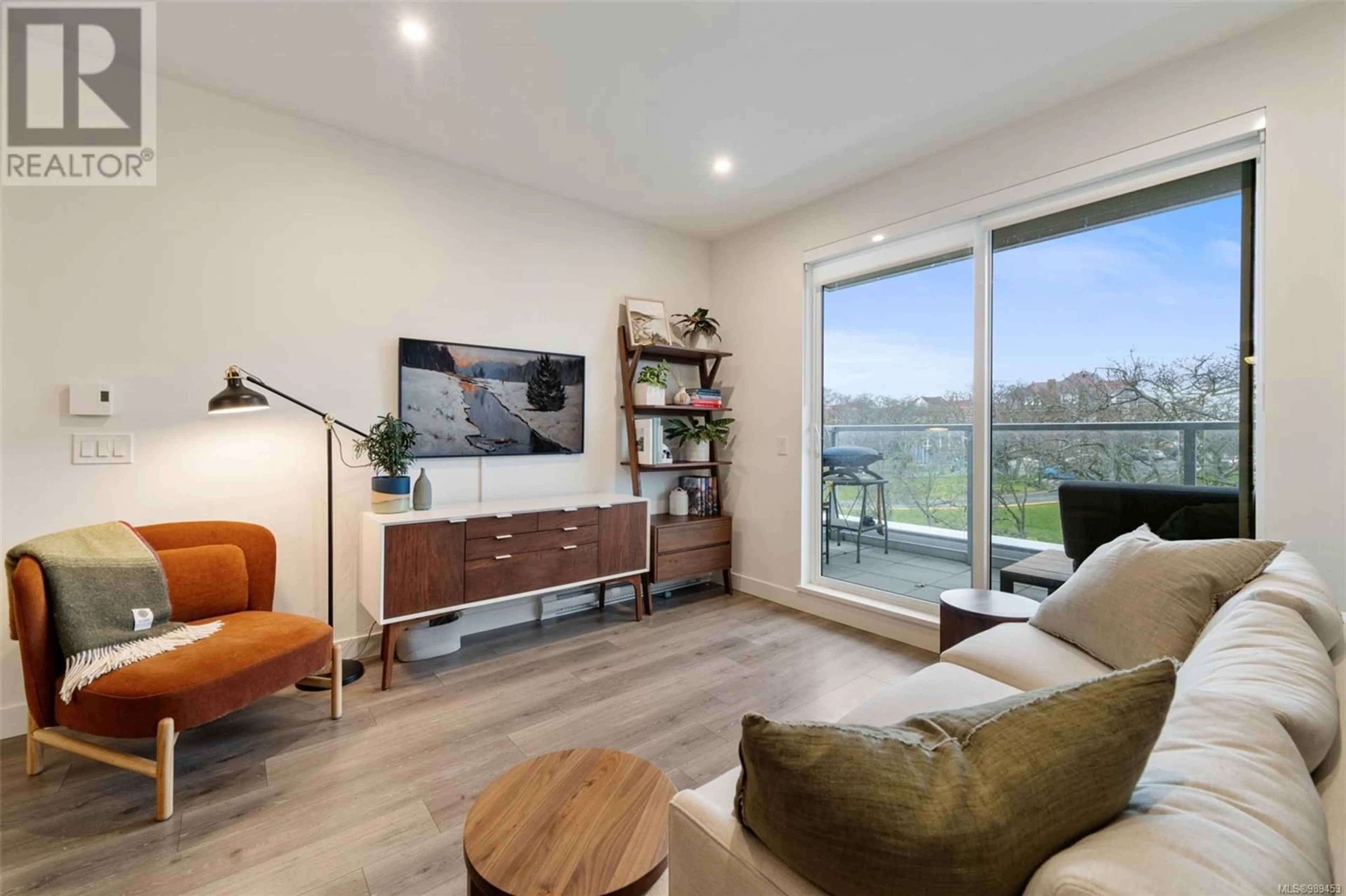 Living room with furniture, wood/laminate floor for 507 1301 Hillside Ave, Victoria British Columbia V8T0E3