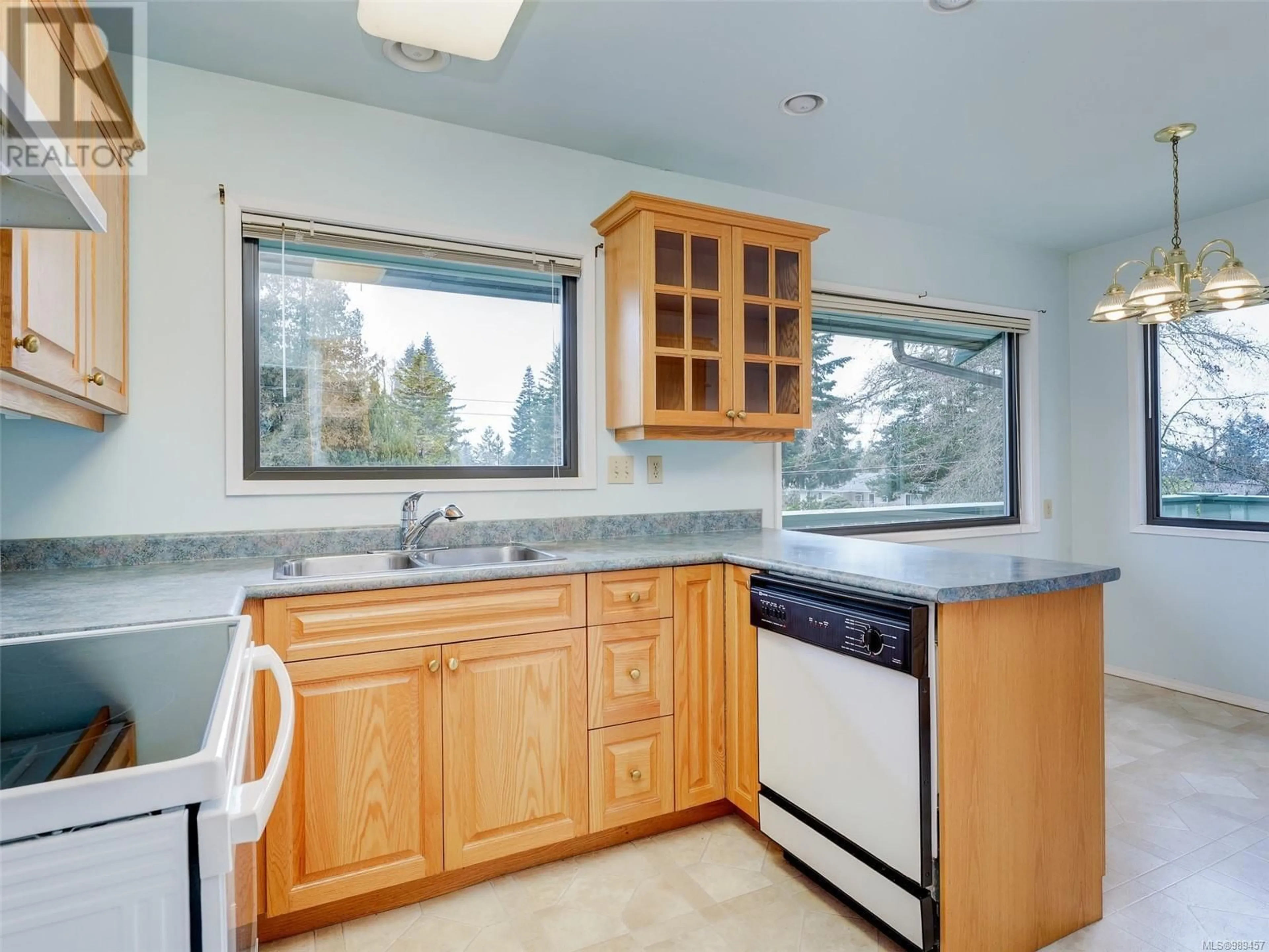 Standard kitchen, ceramic/tile floor for 2421 Meadowland Dr, Central Saanich British Columbia V8Z5P6