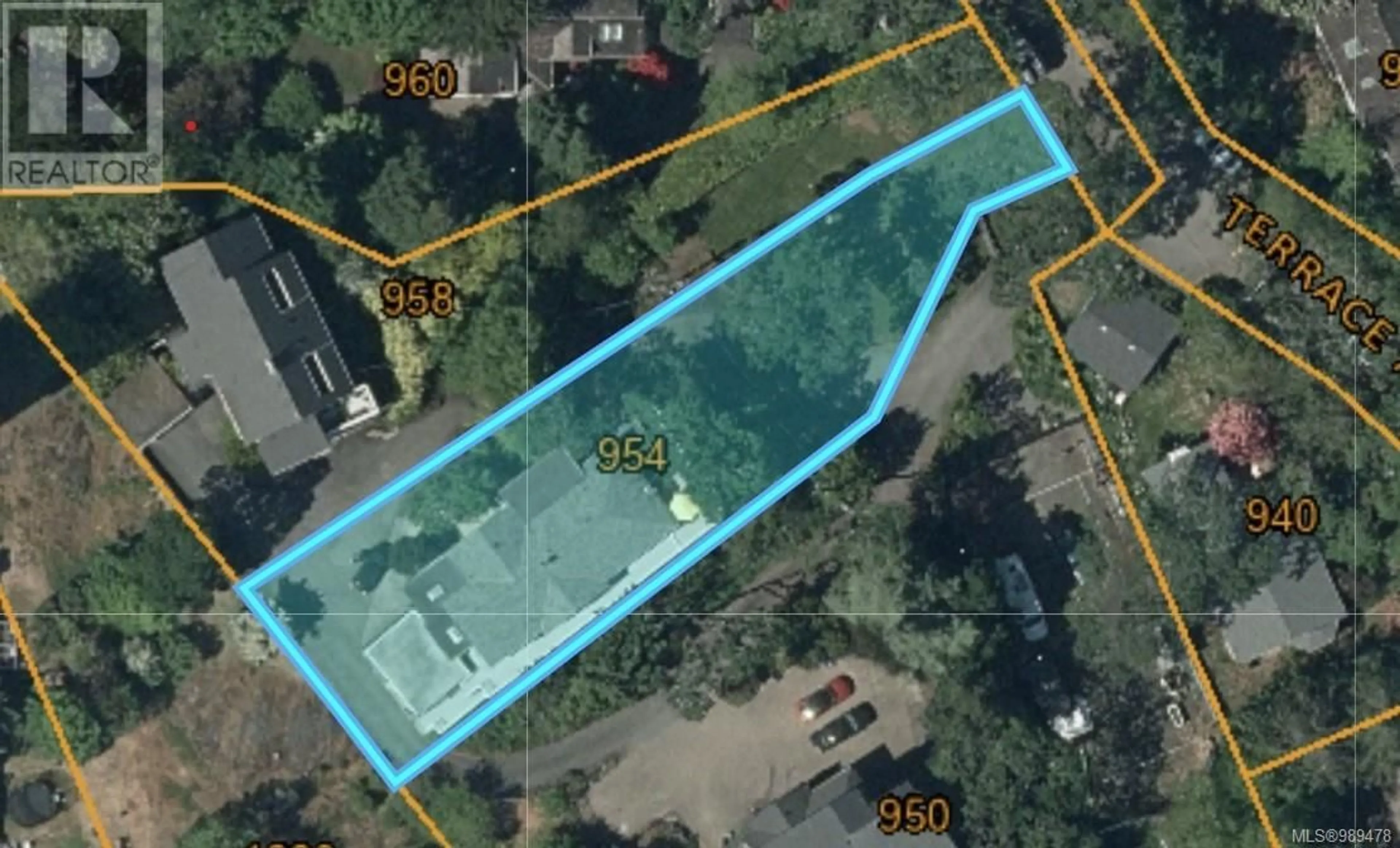 A pic from outside/outdoor area/front of a property/back of a property/a pic from drone, street for 954 Terrace Ave, Victoria British Columbia V8S3V3