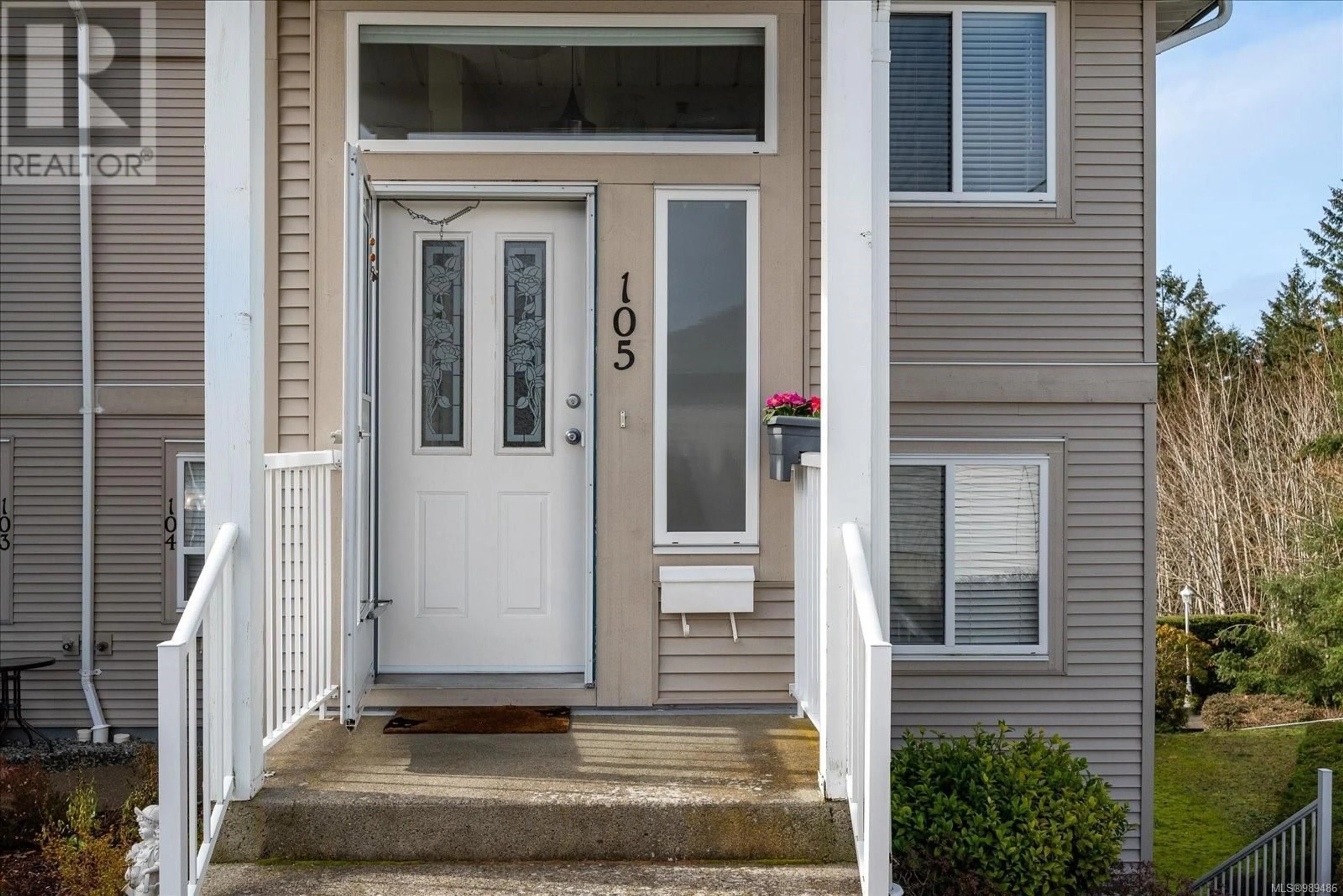 Indoor entryway for 105 1150 Walkem Rd, Ladysmith British Columbia V9G1S1