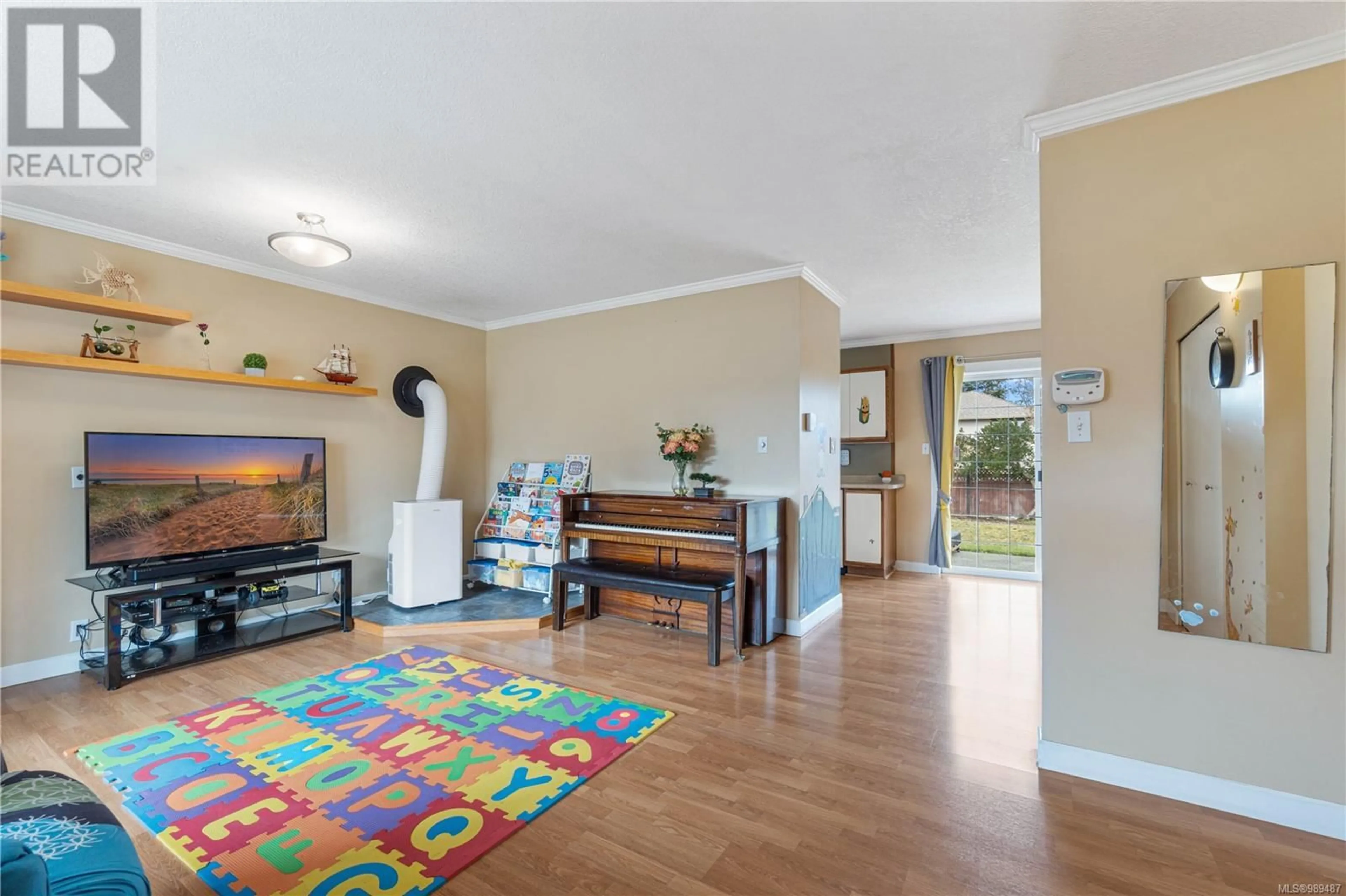 Living room with furniture, unknown for 1672 Mallard Dr, Nanaimo British Columbia V9S2X7