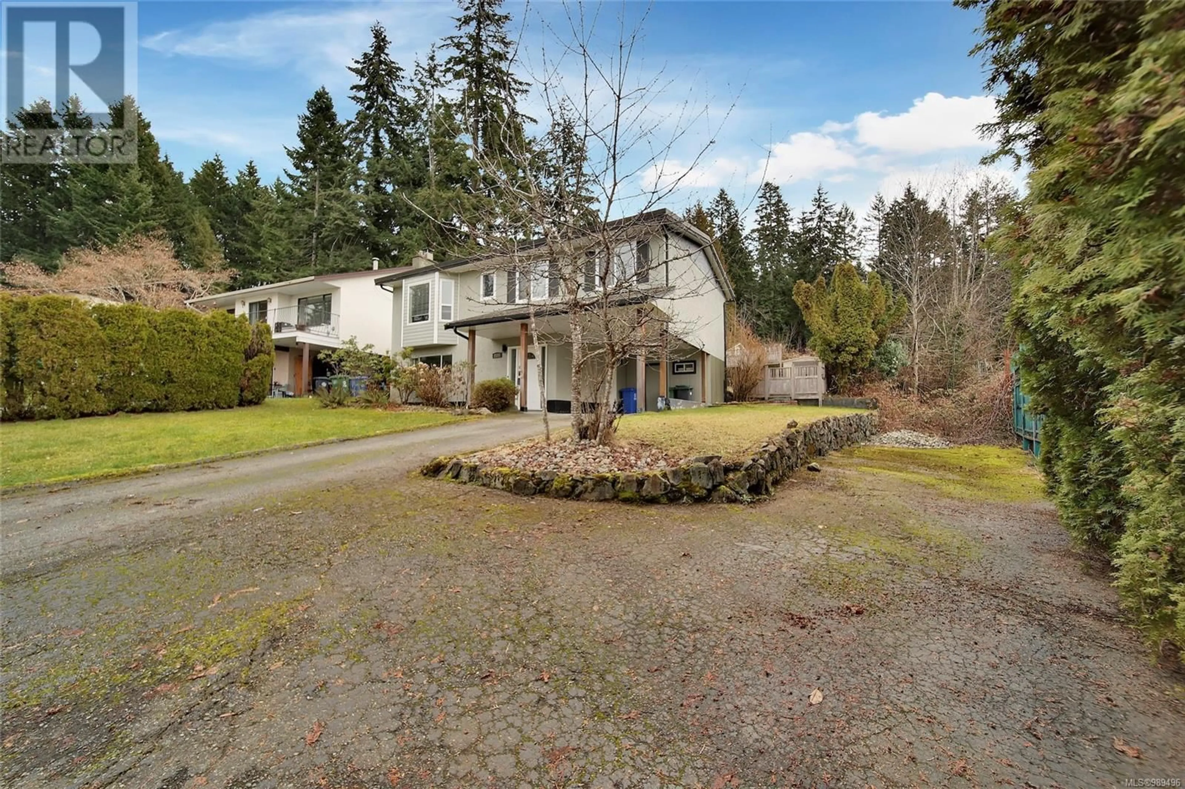 A pic from outside/outdoor area/front of a property/back of a property/a pic from drone, street for 2118 Motion Dr, Port Alberni British Columbia V9Y1B3