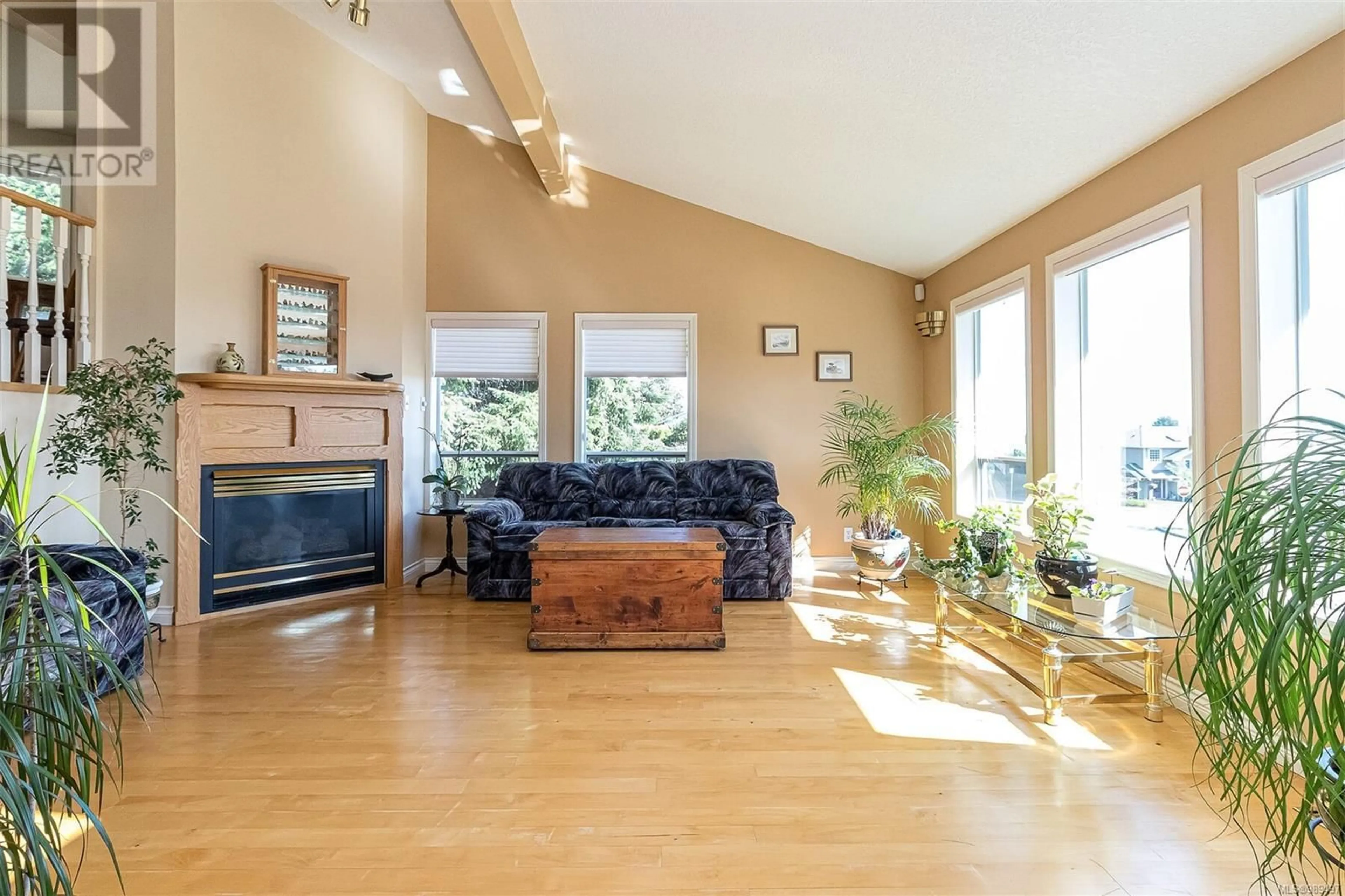 Living room with furniture, wood/laminate floor for 383 Cariboo Dr, Nanaimo British Columbia V9R7E1