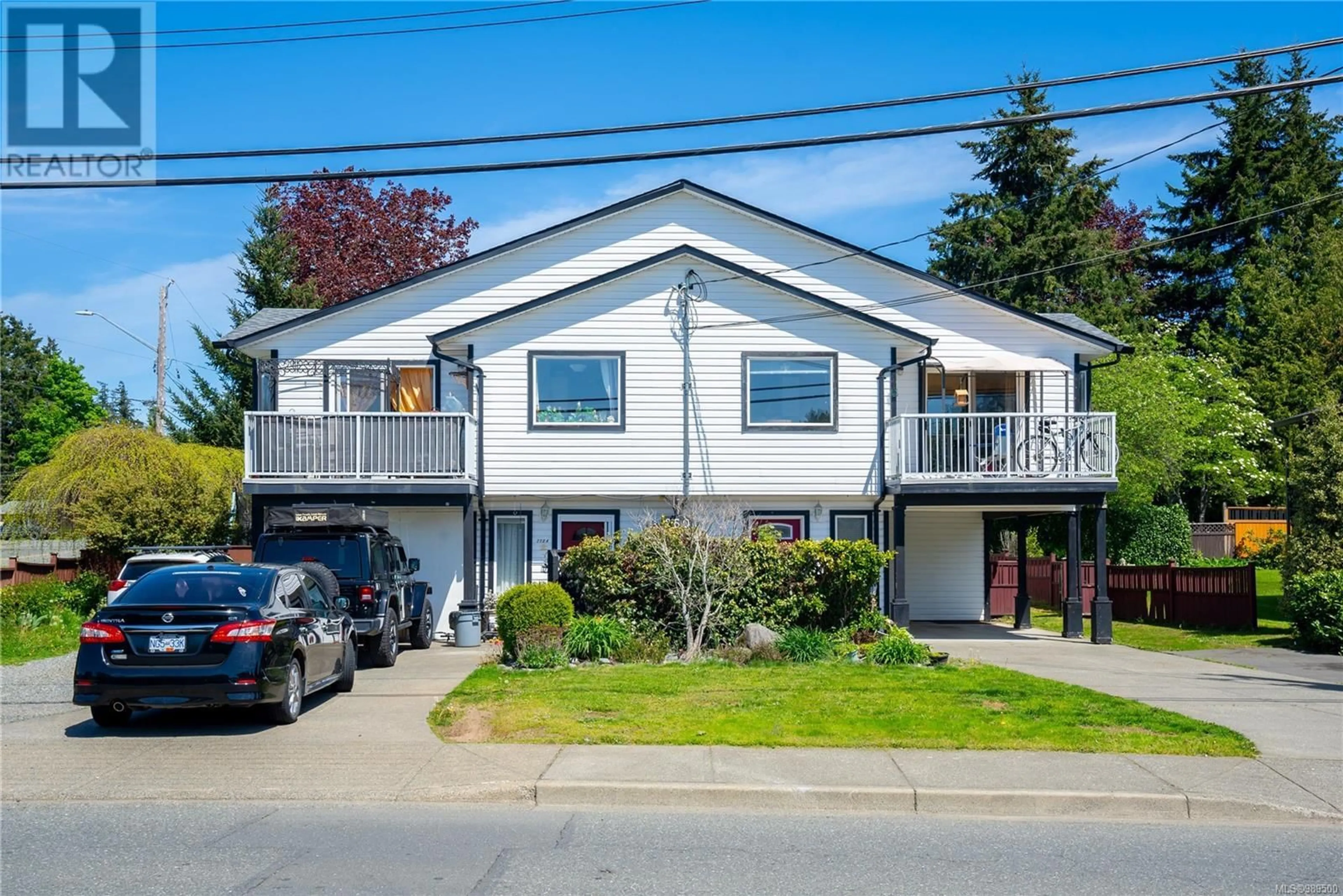 Home with vinyl exterior material, street for B 250 Centennial Dr, Courtenay British Columbia V9N5R7