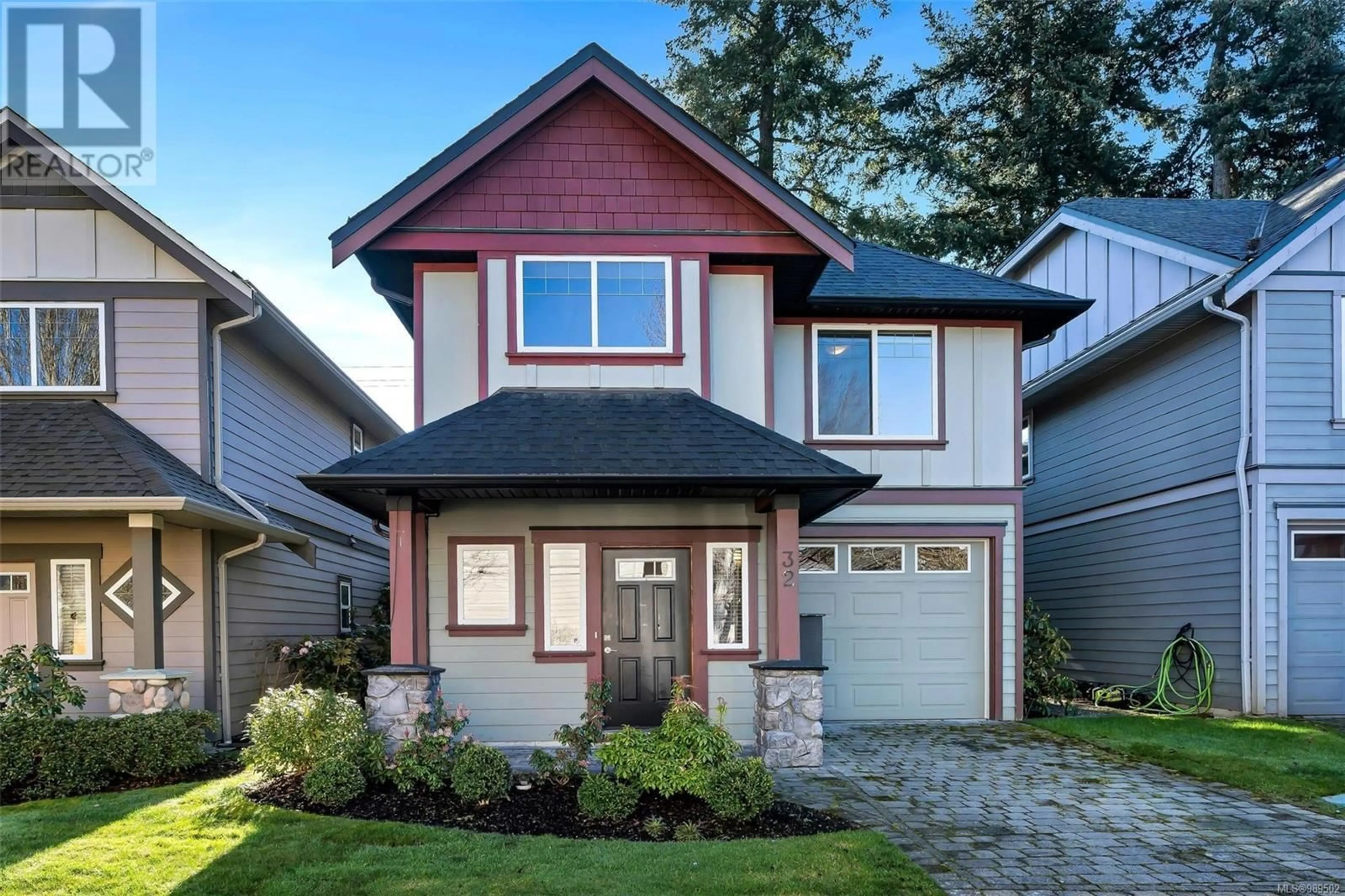 Home with vinyl exterior material, street for 32 2210 Sooke Rd, Colwood British Columbia V9B0E4