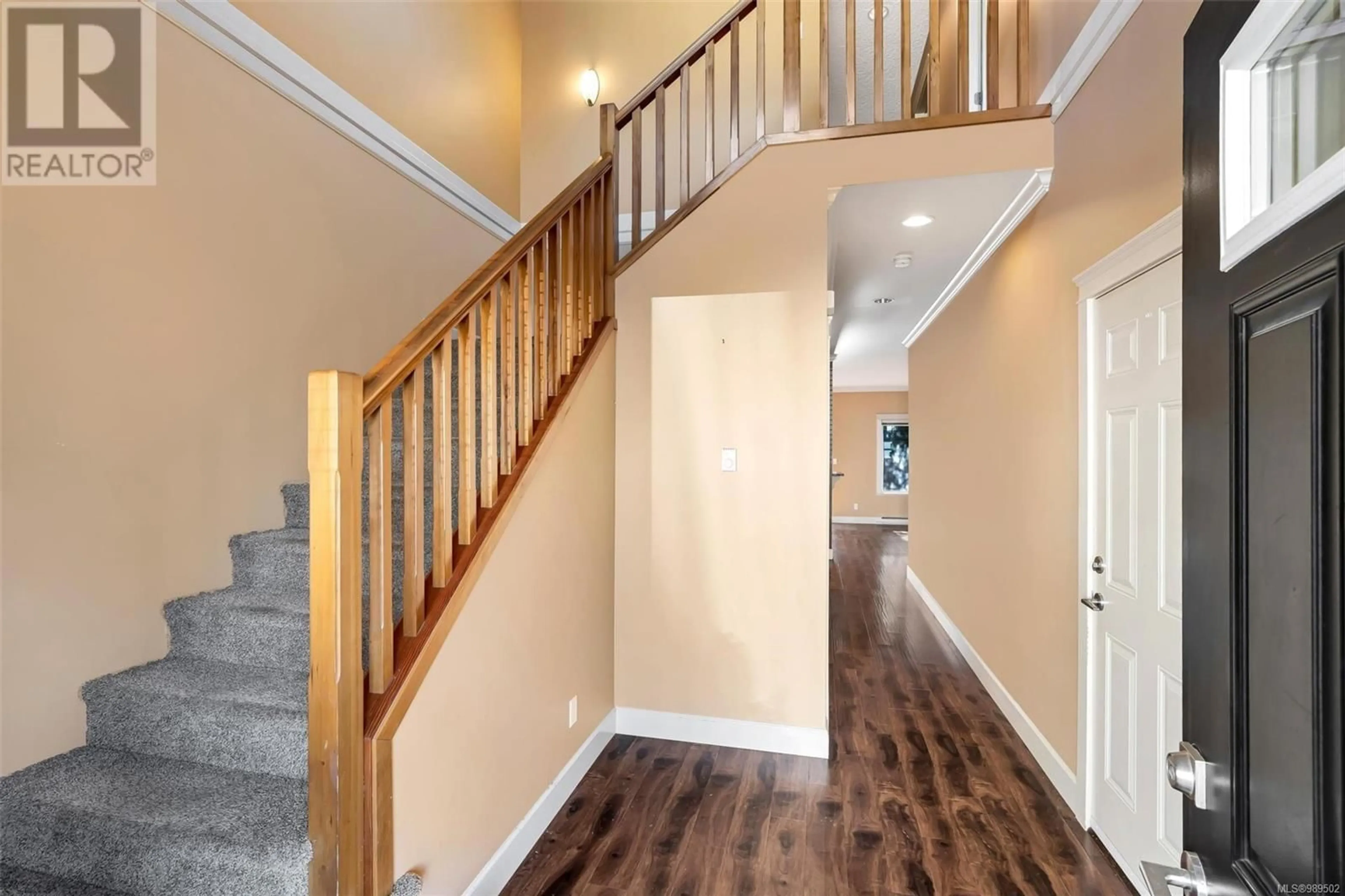 Indoor entryway for 32 2210 Sooke Rd, Colwood British Columbia V9B0E4