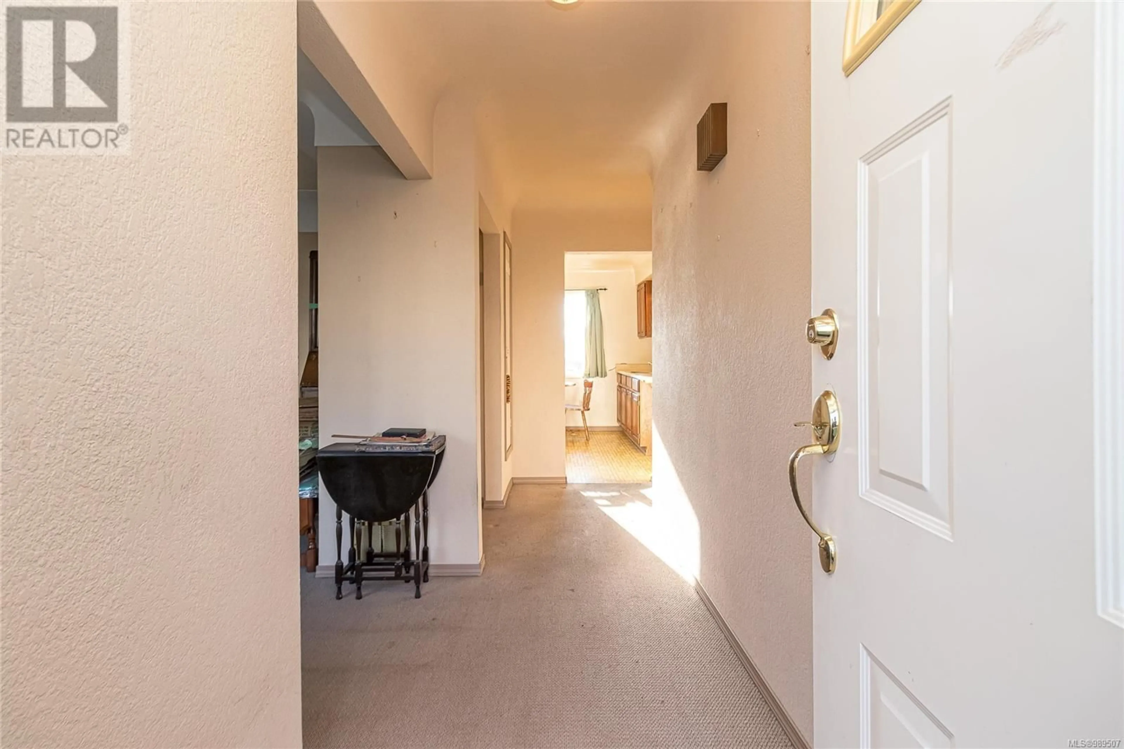 Indoor entryway for 881 MCKENZIE AVENUE, Saanich British Columbia V8X3G4