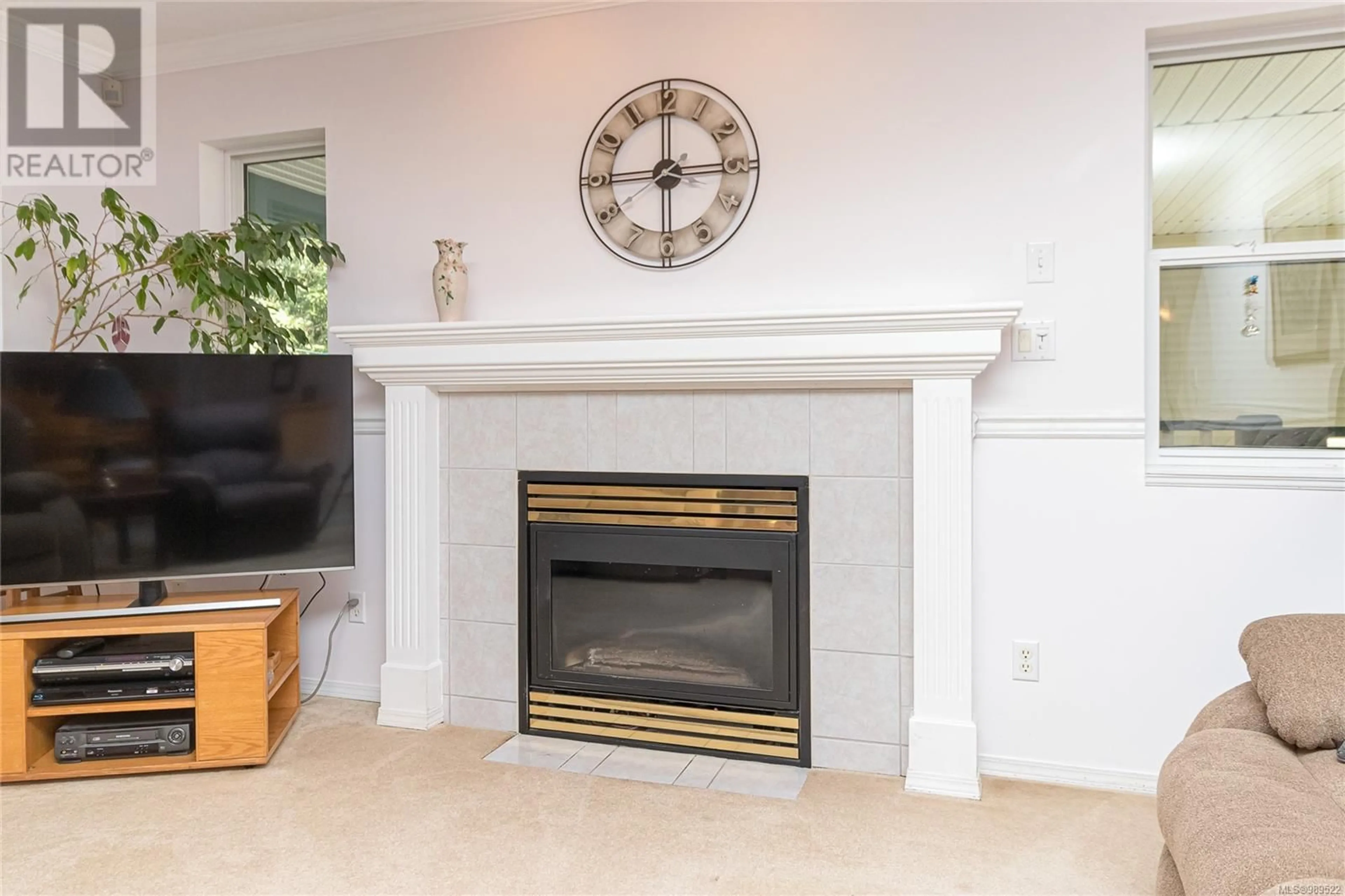 Living room with furniture, ceramic/tile floor for 750 Caleb Pike Rd, Highlands British Columbia V9B6G5