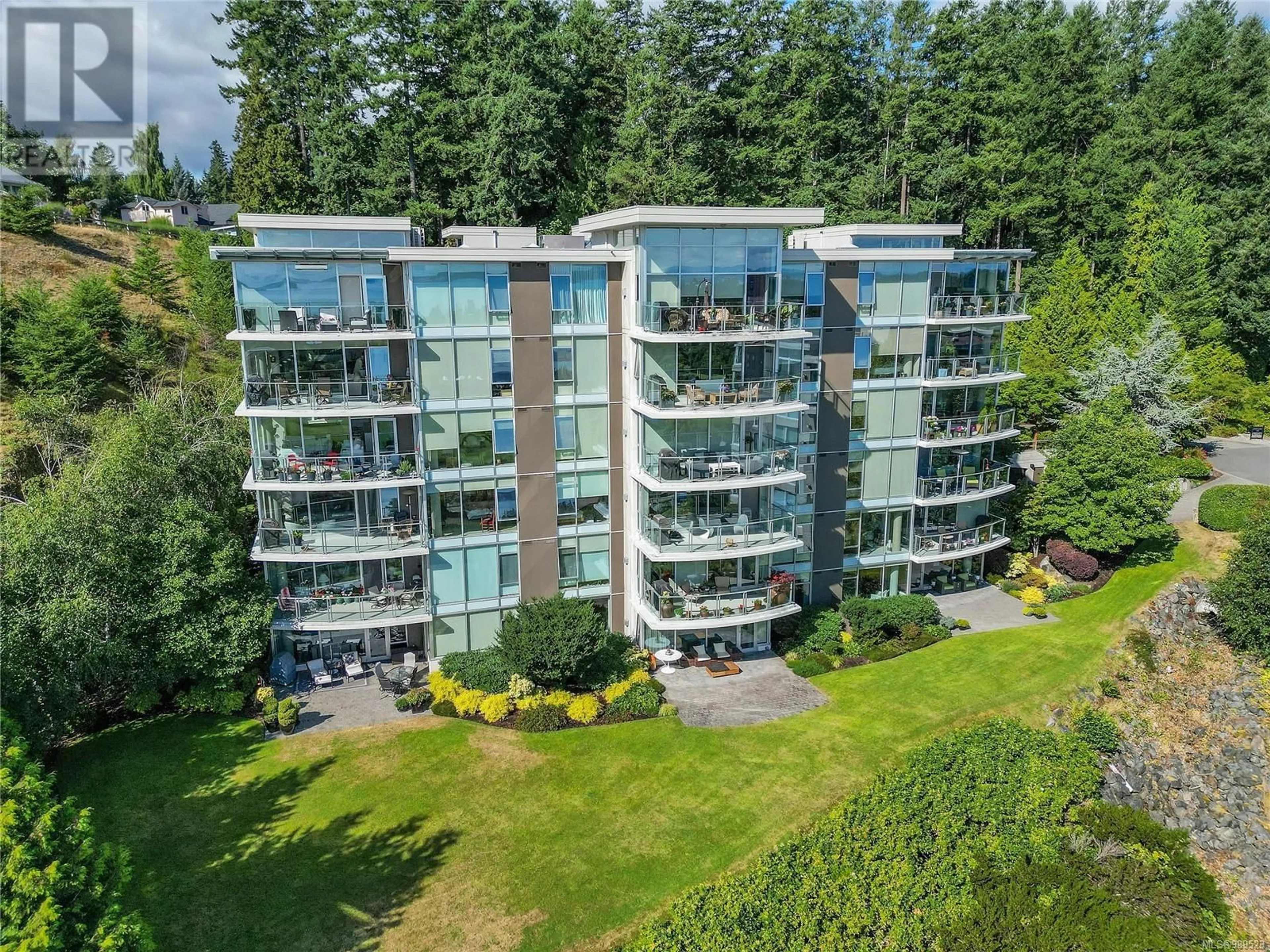 A pic from outside/outdoor area/front of a property/back of a property/a pic from drone, unknown for 503 738 Sayward Hill Terr, Saanich British Columbia V8Y3K1