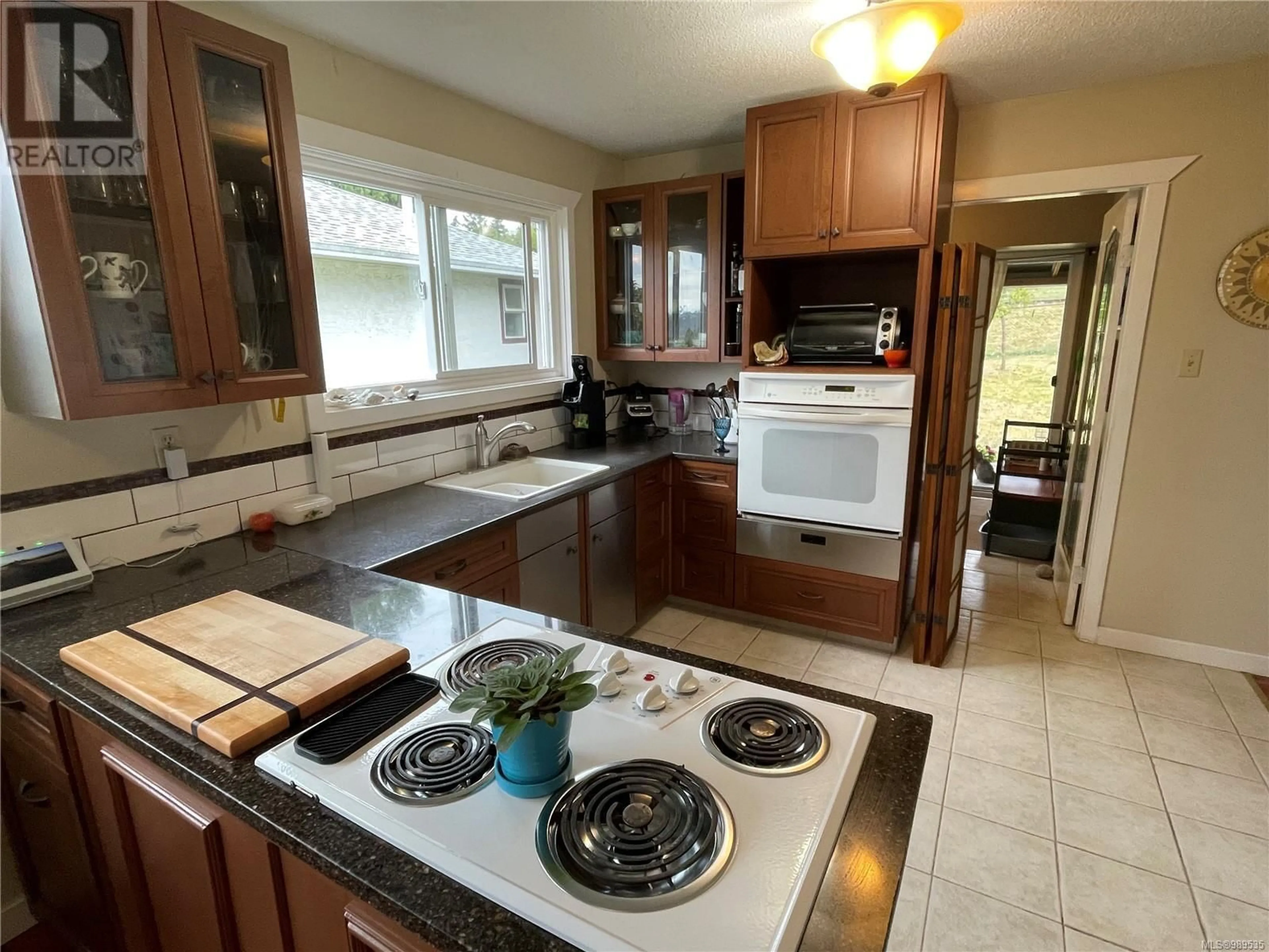 Standard kitchen, ceramic/tile floor for 19-21 CILAIRE DRIVE, Nanaimo British Columbia V9S3C9