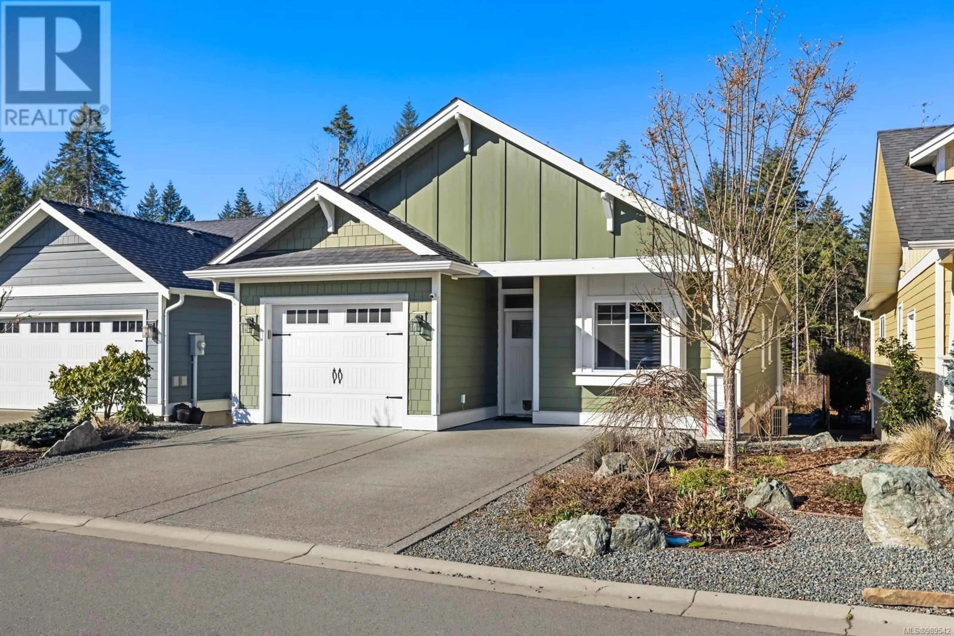 Home with vinyl exterior material, street for 262 Edgewood Cres, Duncan British Columbia V9L0G6