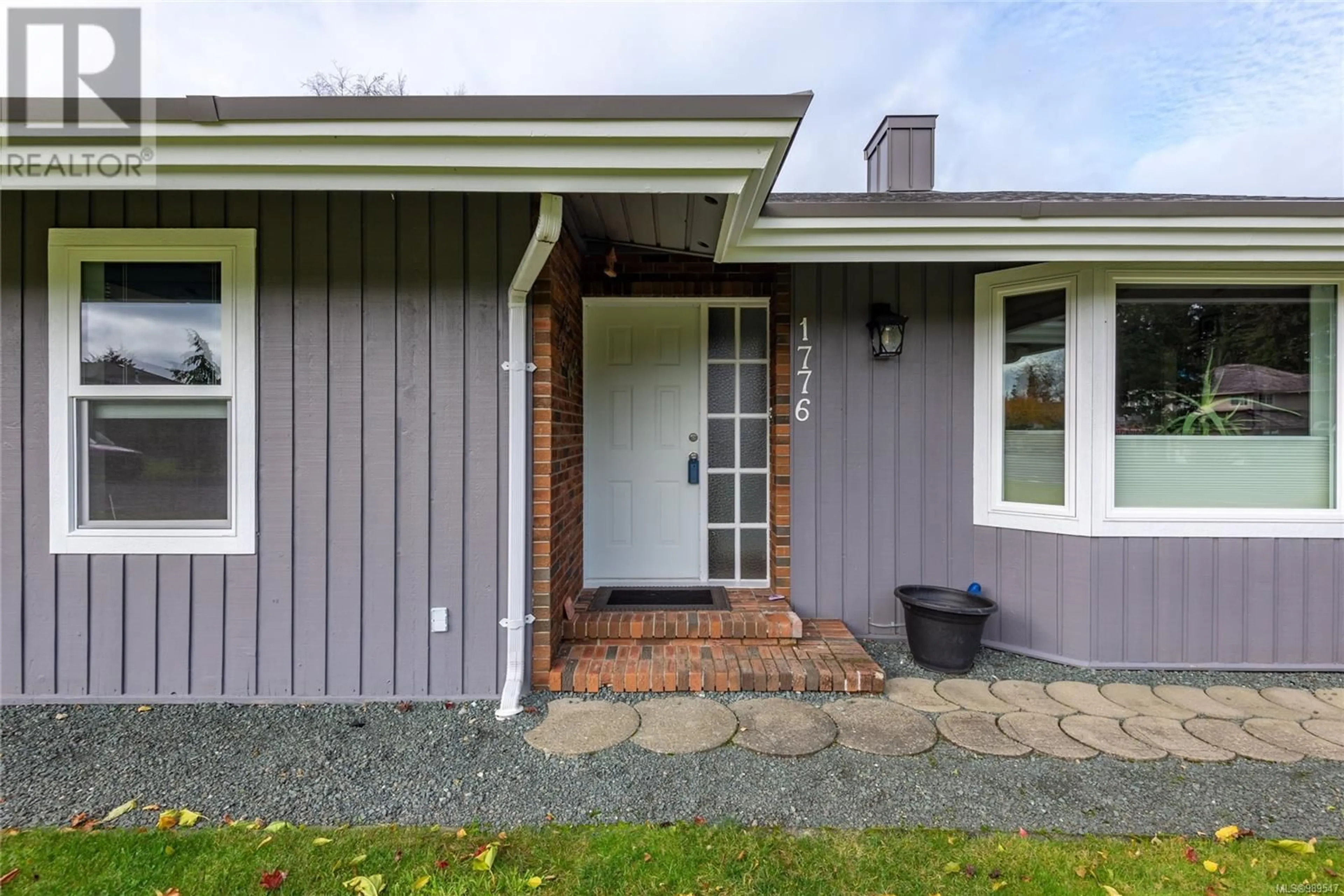 Home with vinyl exterior material, street for 1776 Whistler Way, Campbell River British Columbia V9W6R2