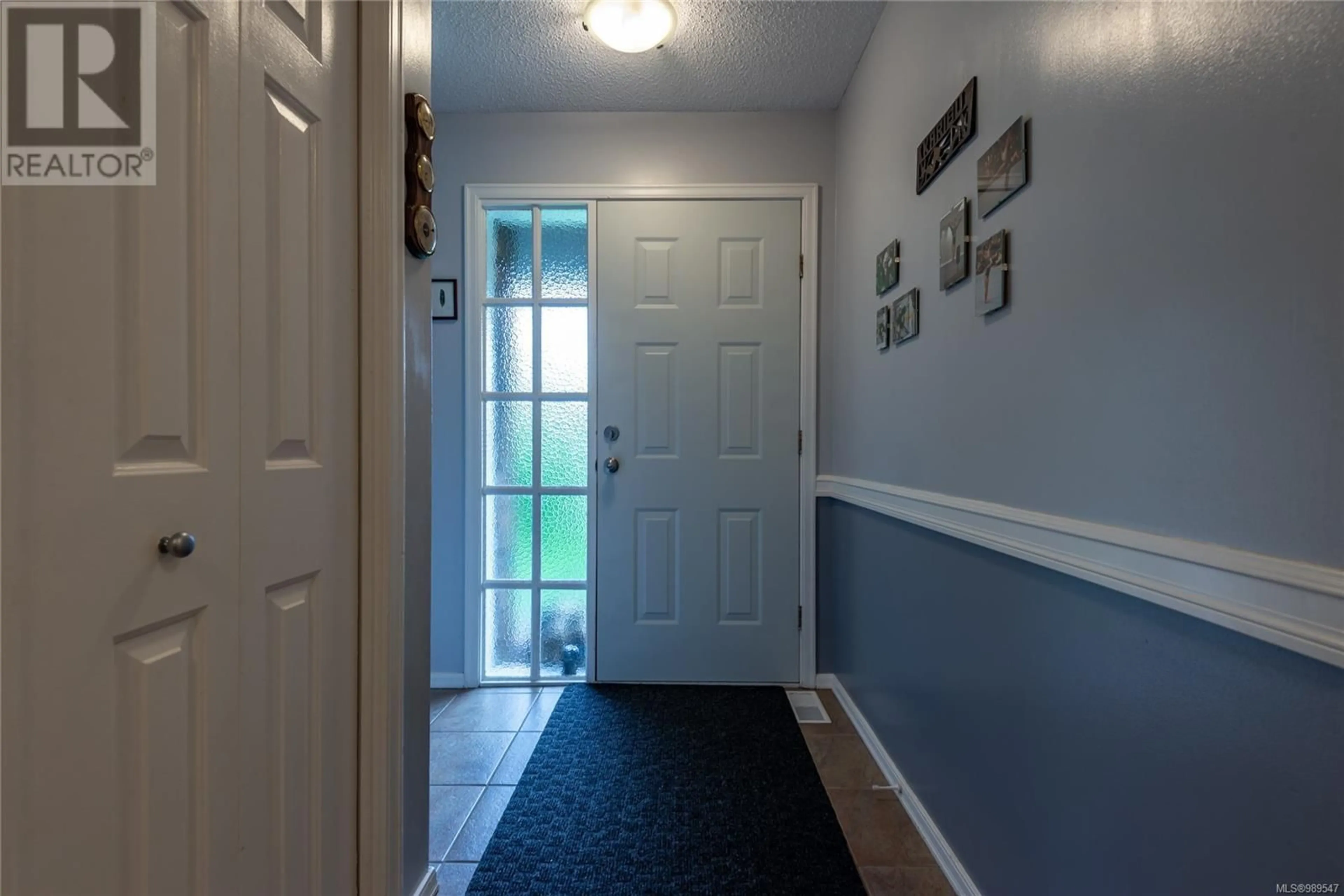 Indoor entryway for 1776 Whistler Way, Campbell River British Columbia V9W6R2