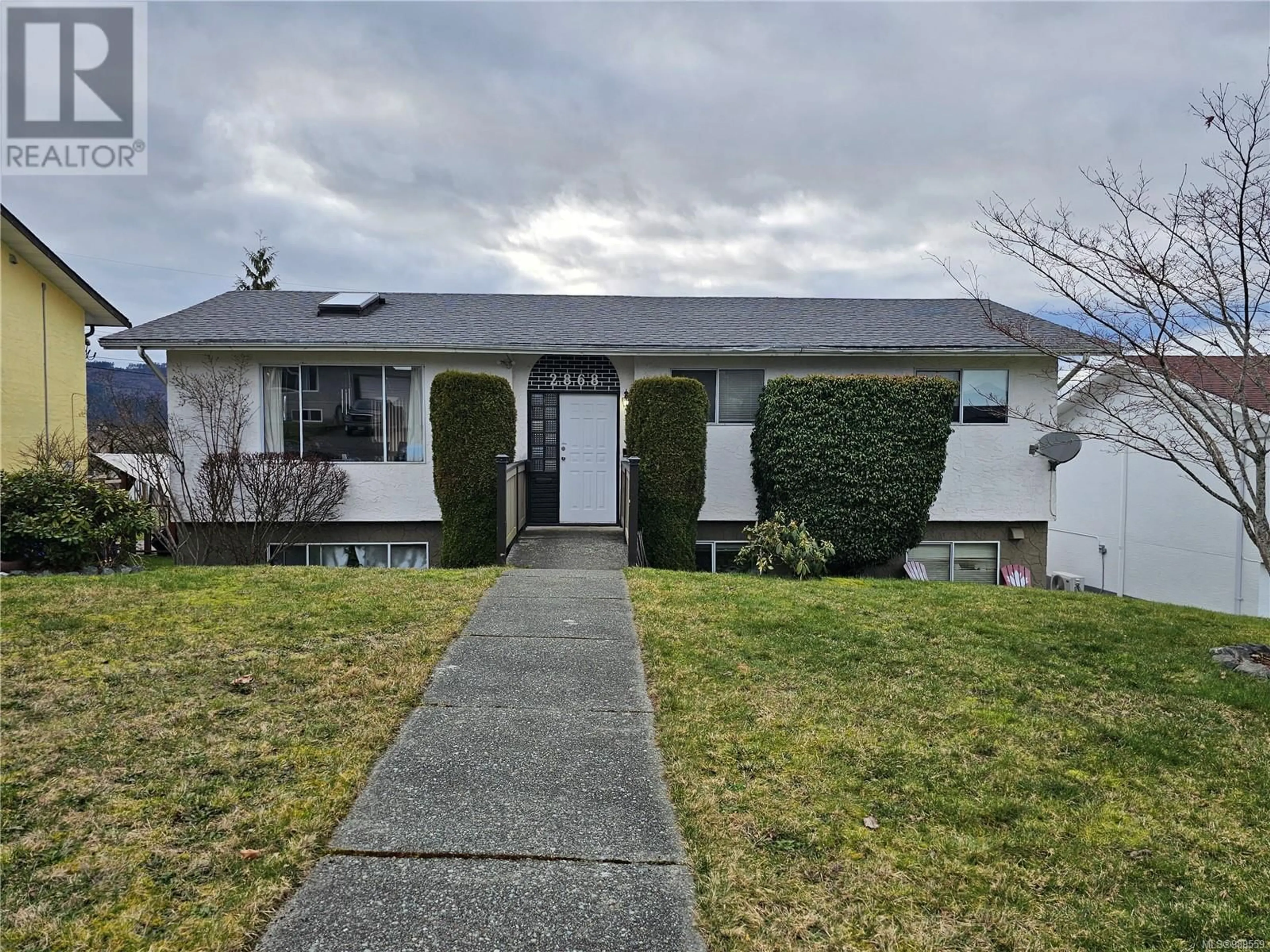 Home with vinyl exterior material, street for 2868 14TH AVENUE, Port Alberni British Columbia V9Y2X5