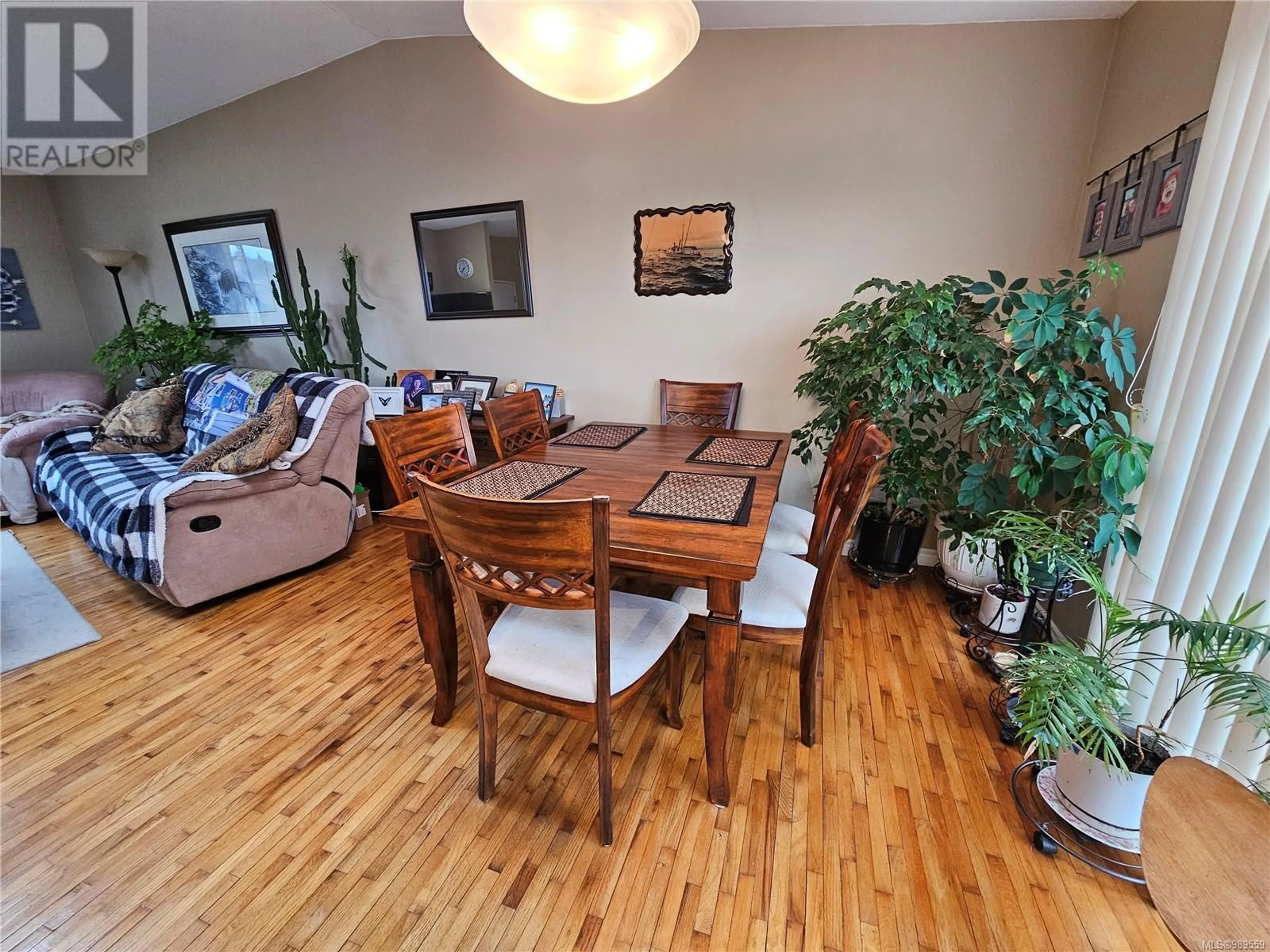 Dining room, wood/laminate floor for 2868 14TH AVENUE, Port Alberni British Columbia V9Y2X5