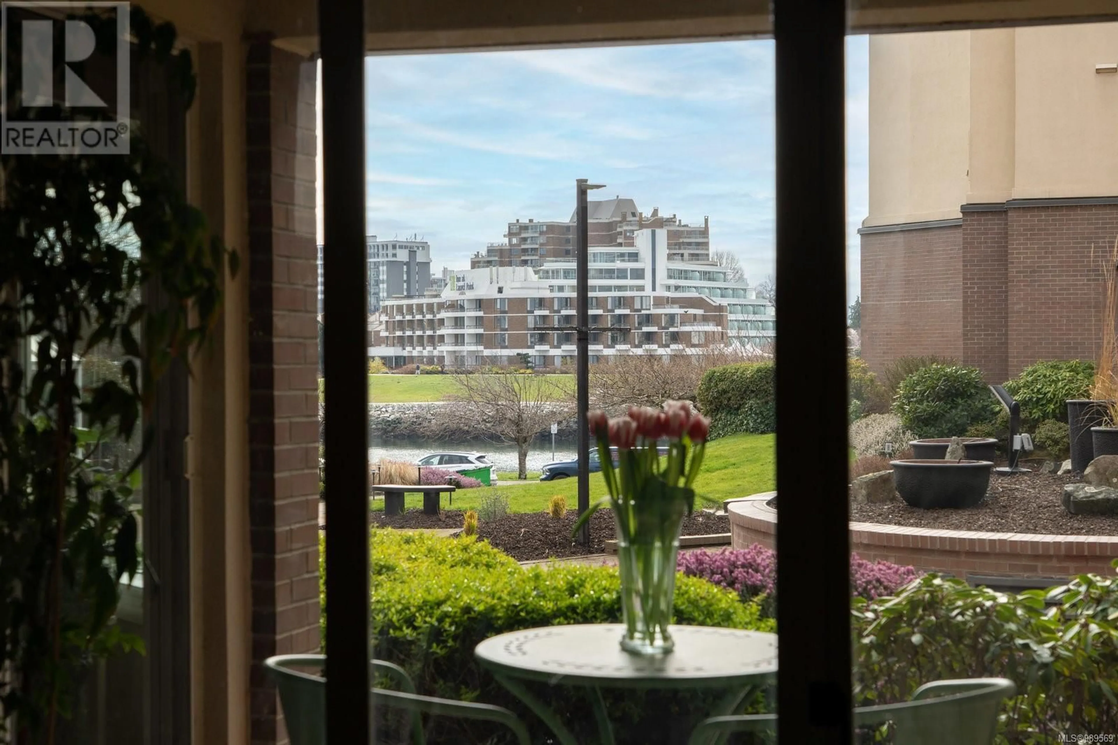 Patio, water/lake/river/ocean view for 114 - 50 SONGHEES ROAD, Victoria British Columbia V9A7J4