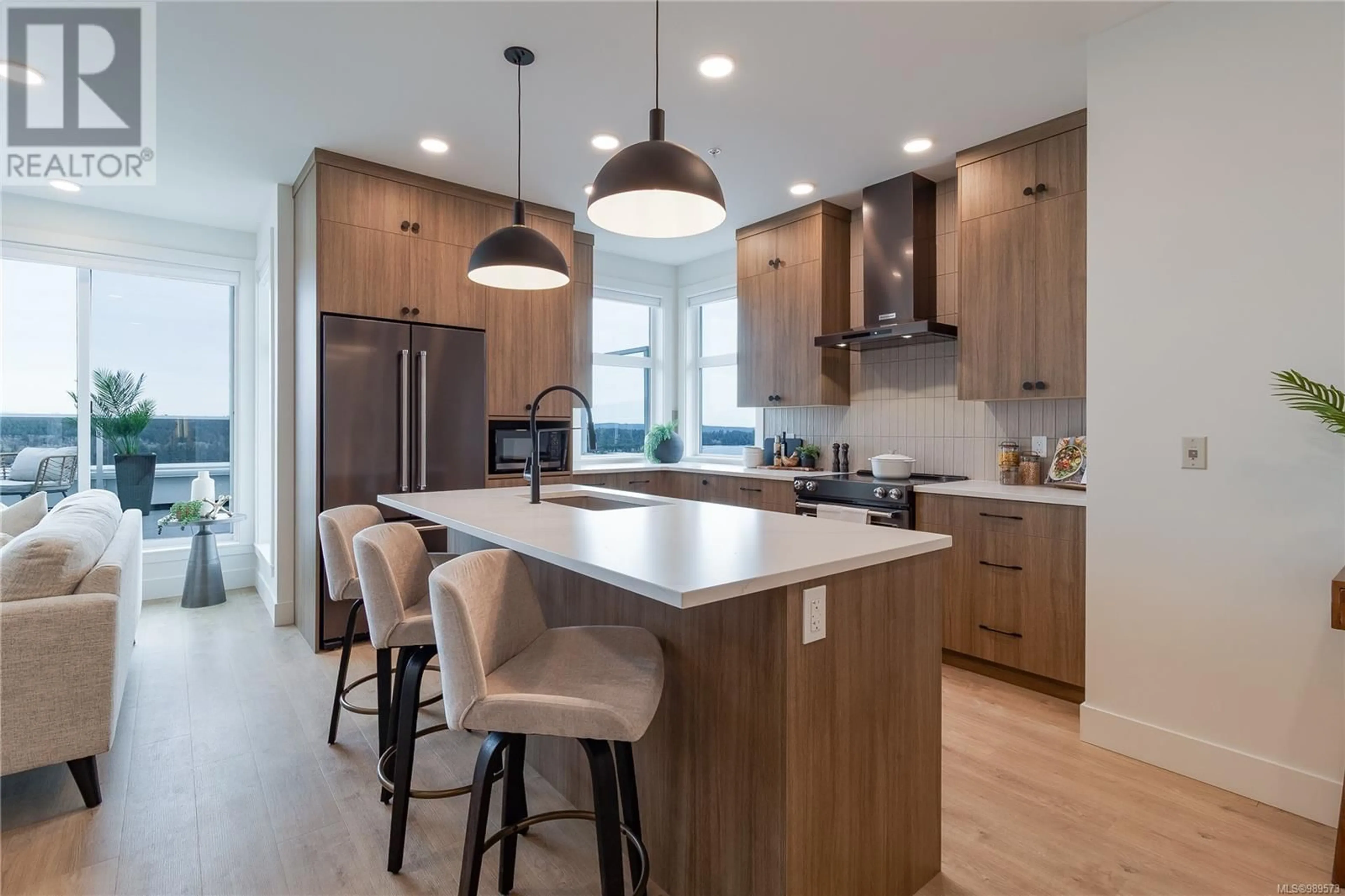 Contemporary kitchen, wood/laminate floor for 501 201 Dogwood Dr, Ladysmith British Columbia V9G0C3