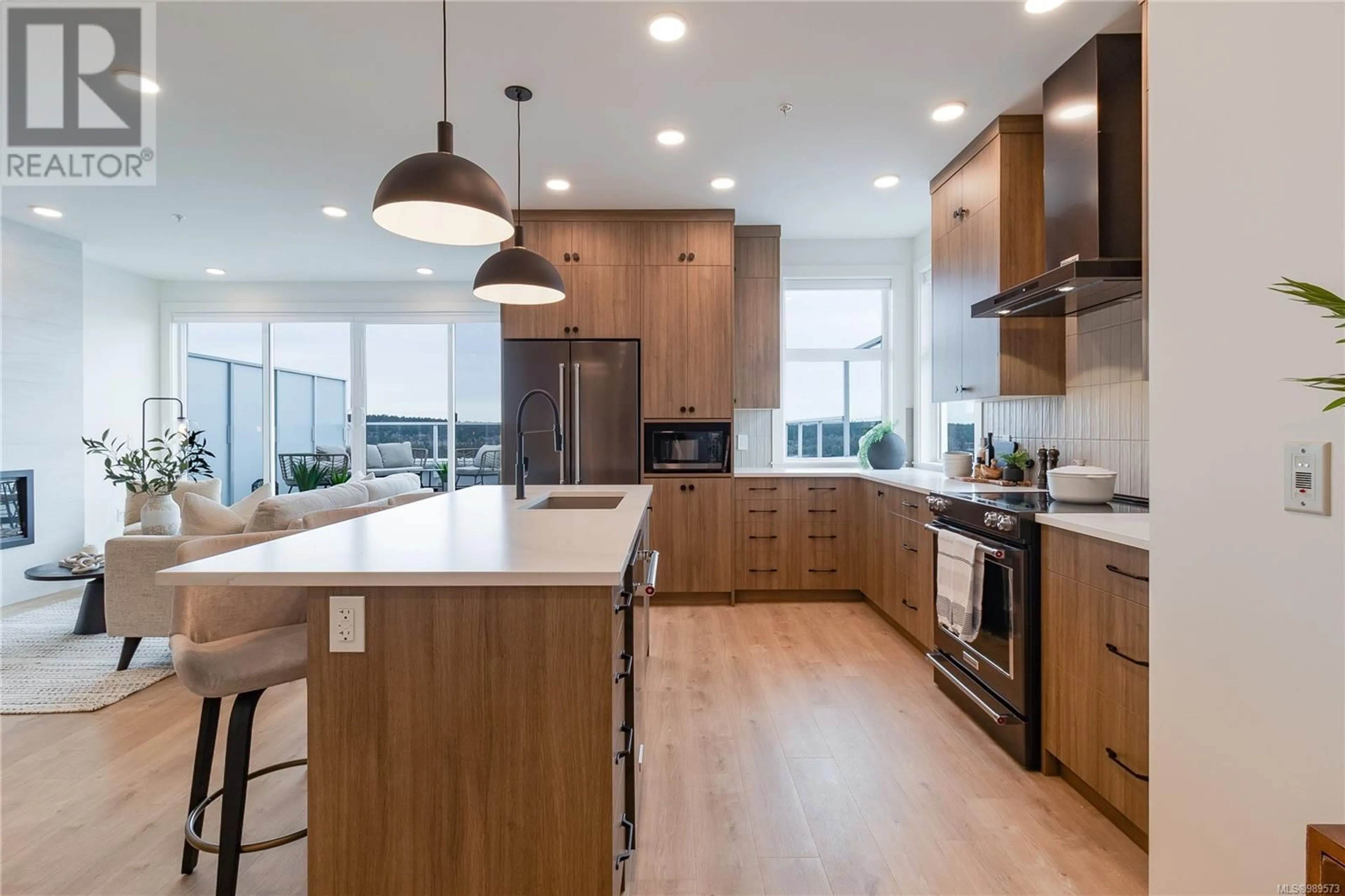 Contemporary kitchen, wood/laminate floor for 501 201 Dogwood Dr, Ladysmith British Columbia V9G0C3