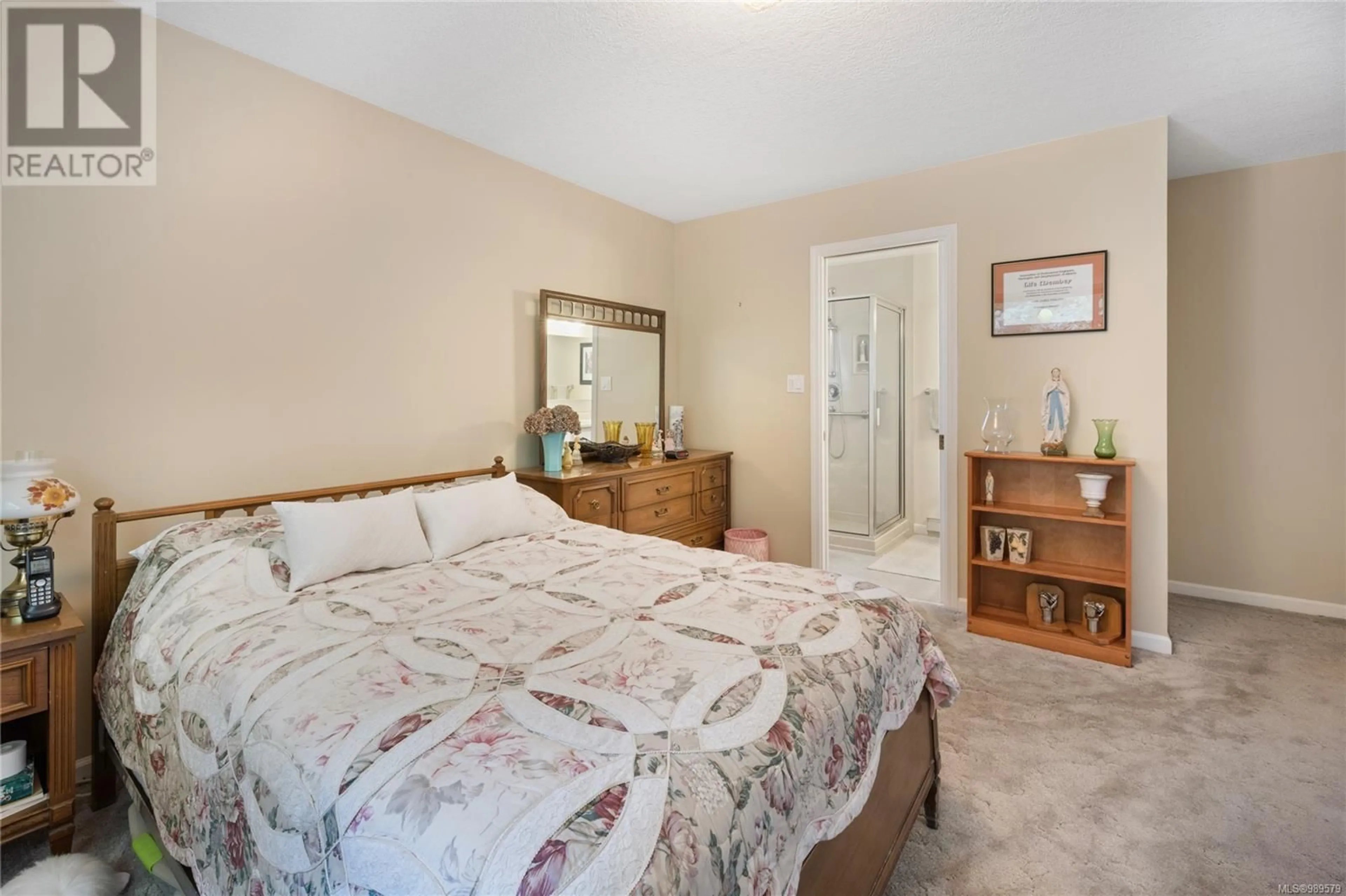 Bedroom with bed, unknown for 591 MORESBY AVENUE, Qualicum Beach British Columbia V9K1J6