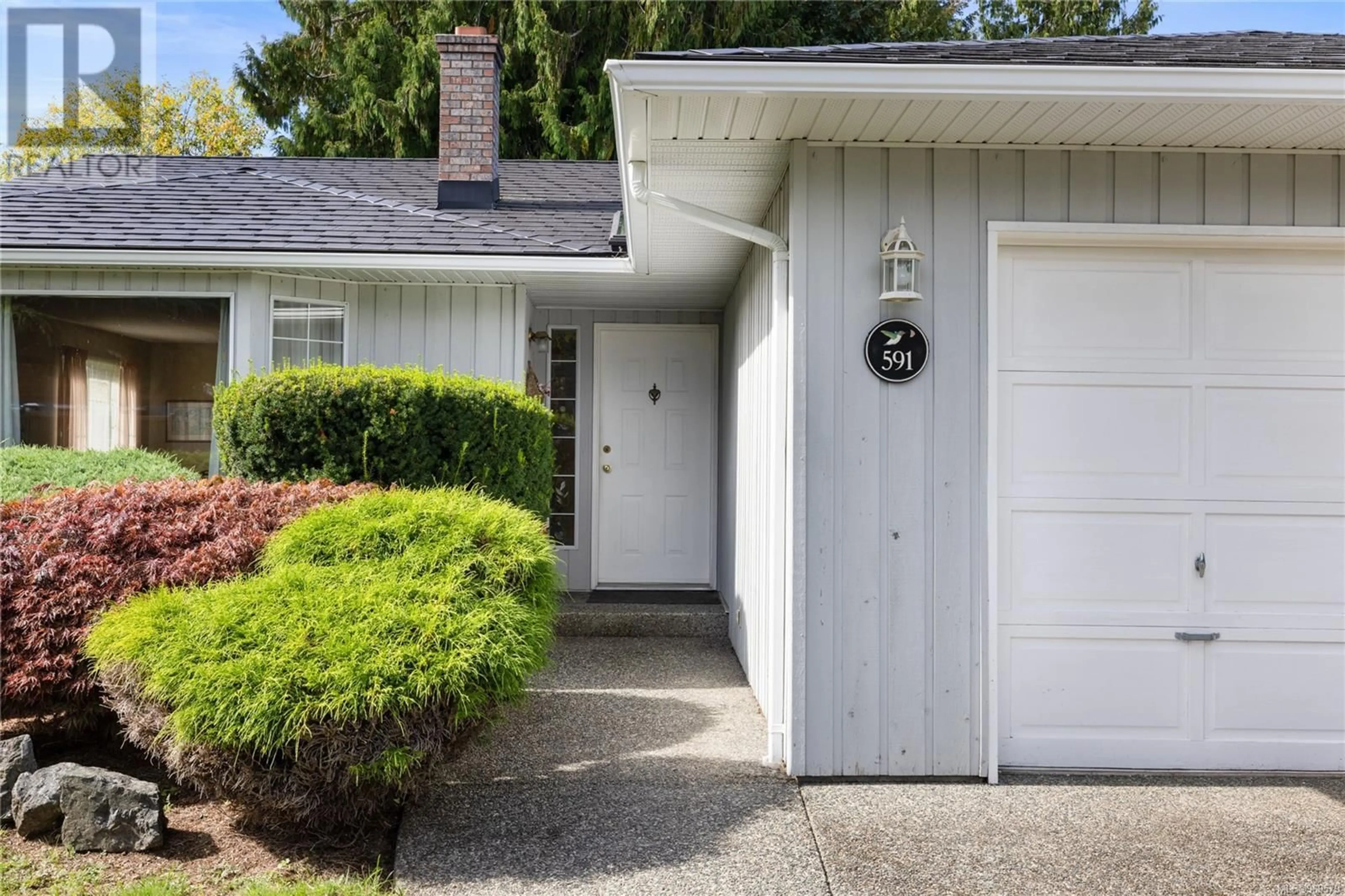 Home with vinyl exterior material, street for 591 Moresby Ave, Qualicum Beach British Columbia V9K1J6