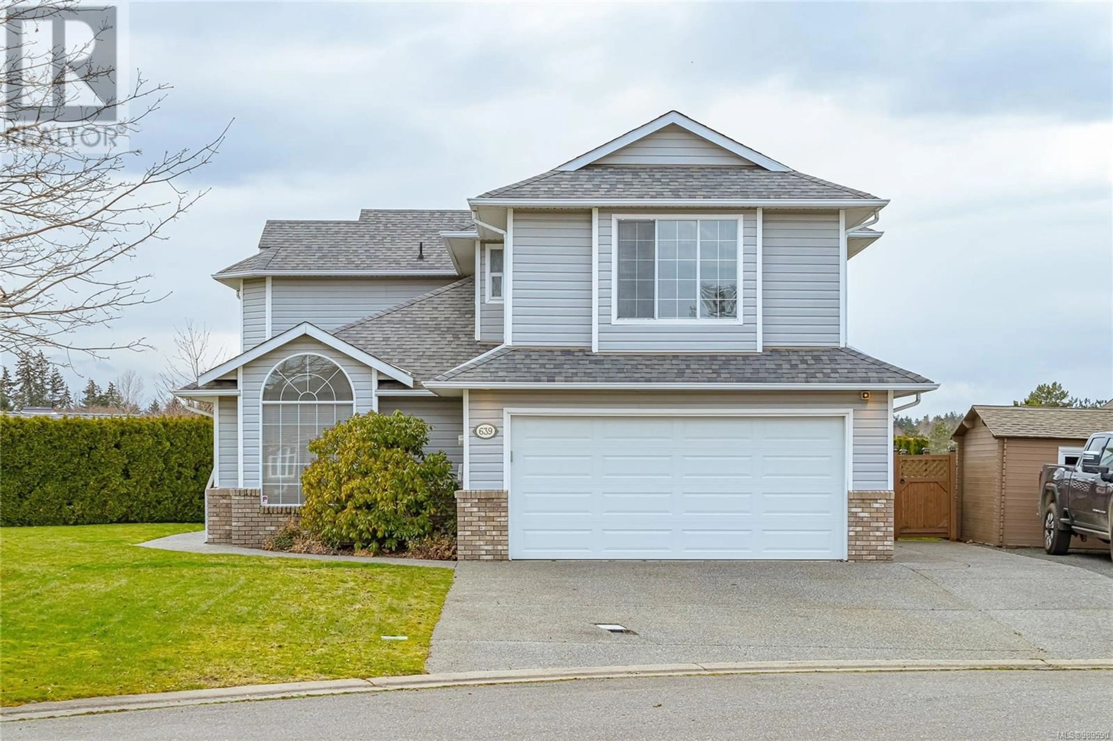 Home with vinyl exterior material, street for 639 EAGLE TREE CLOSE, Parksville British Columbia V9P2N9