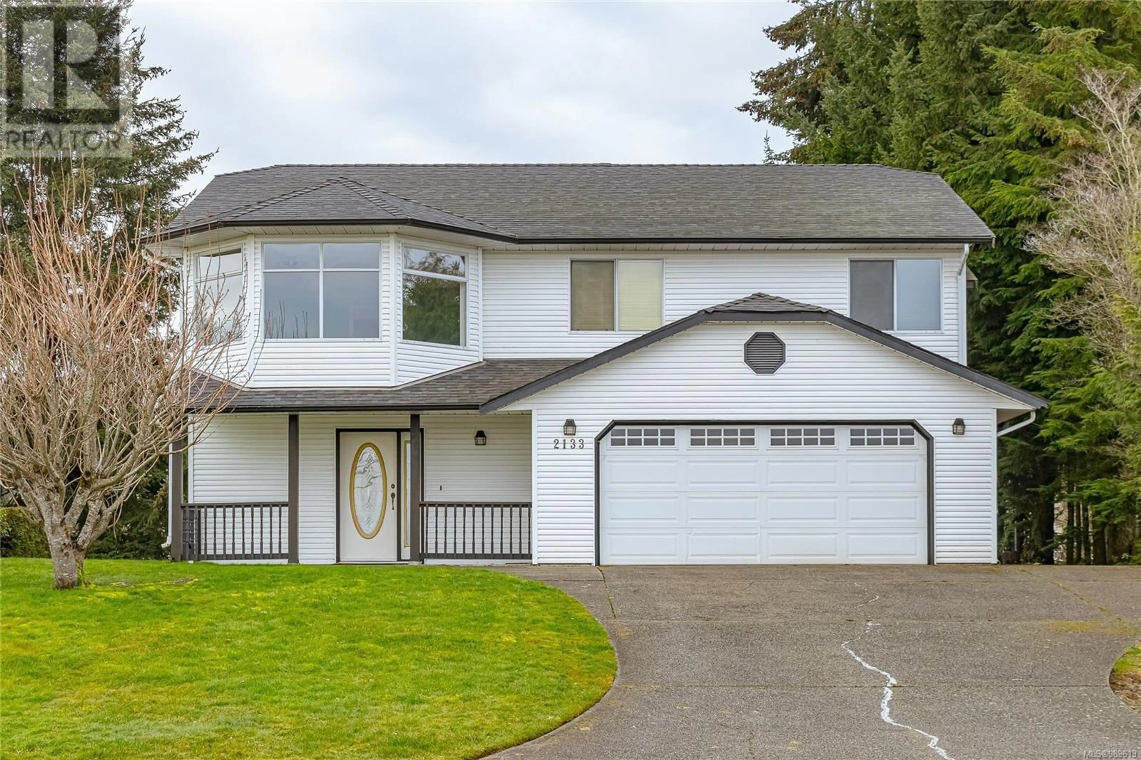 Home with vinyl exterior material, street for 2133 Michigan Way, Nanaimo British Columbia V9R6S2