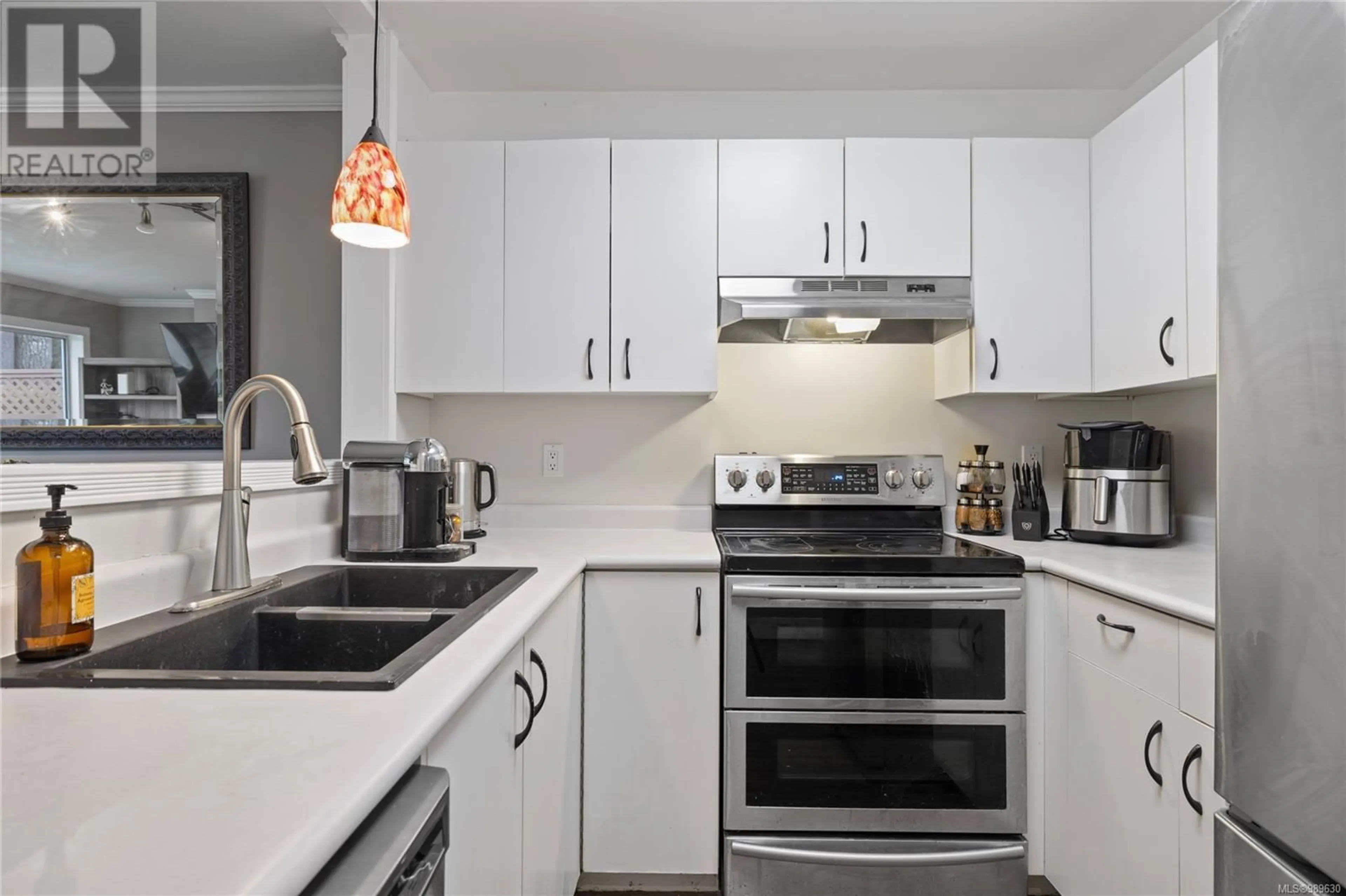 Standard kitchen, unknown for 6055 PLEASANT VALLEY WAY, Nanaimo British Columbia V9T6E7