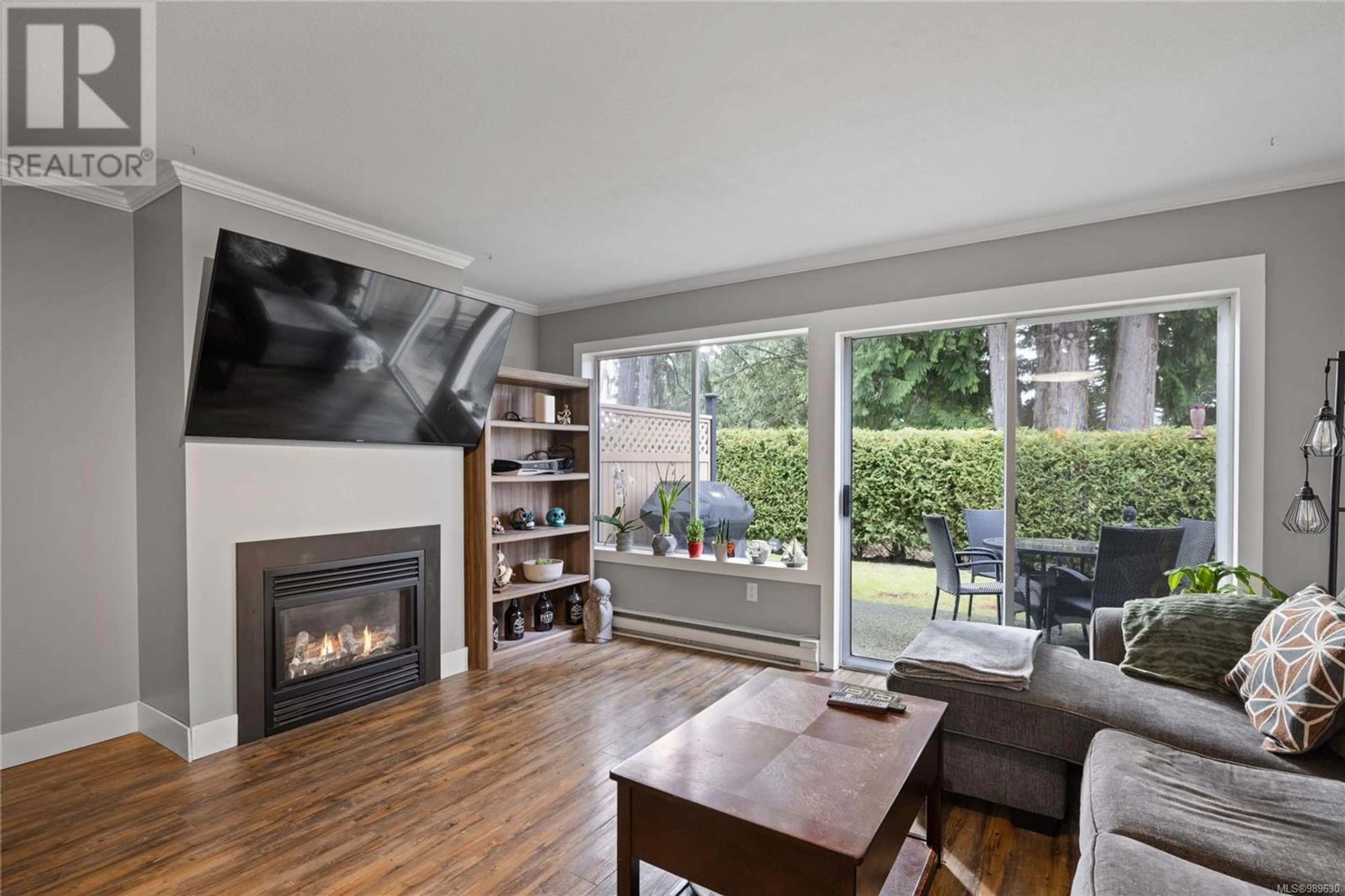 Living room with furniture, wood/laminate floor for 6055 Pleasant Valley Way, Nanaimo British Columbia V9T6E7