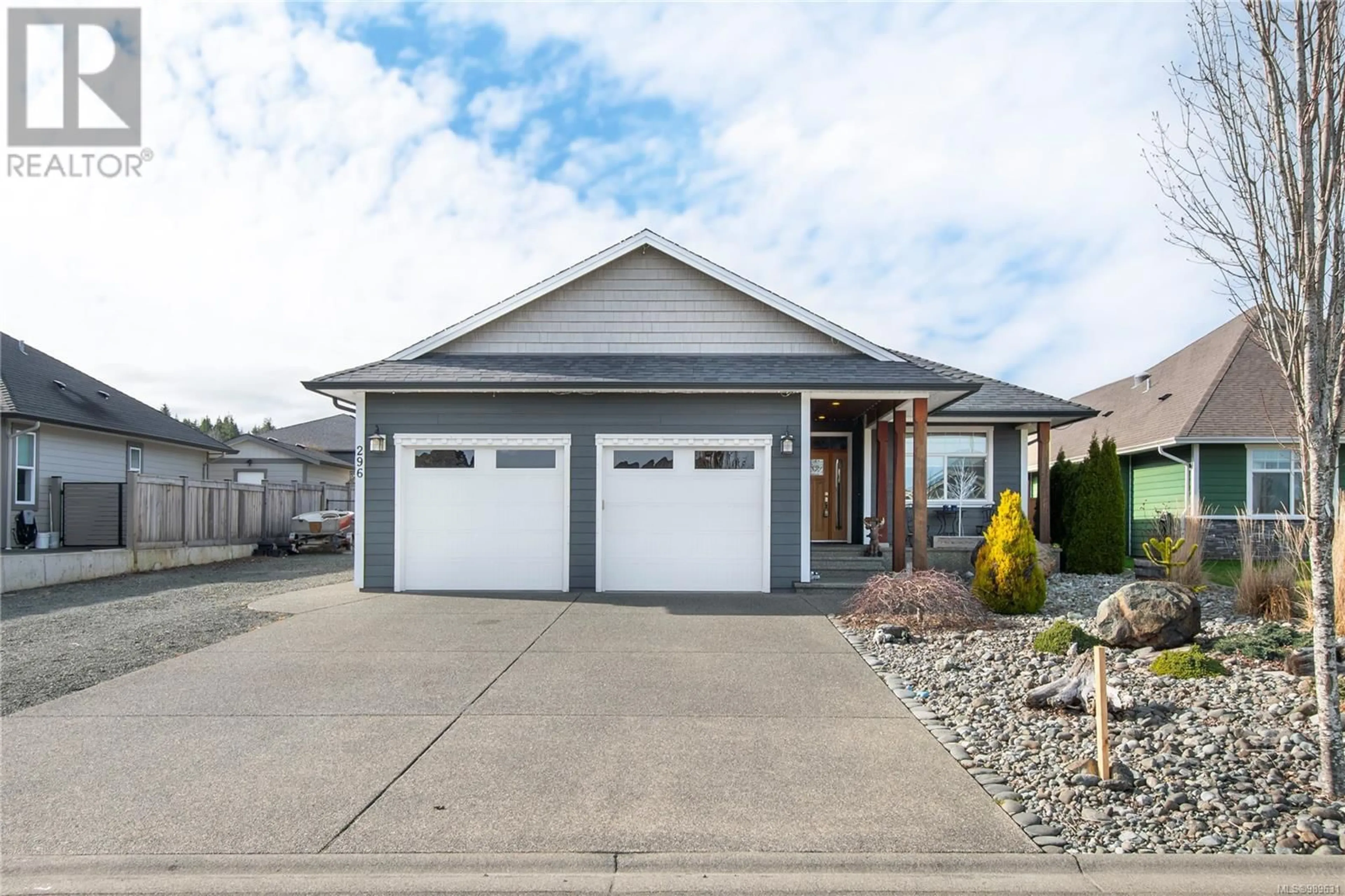 Home with vinyl exterior material, street for 296 Michigan Dr, Campbell River British Columbia V9H0C7