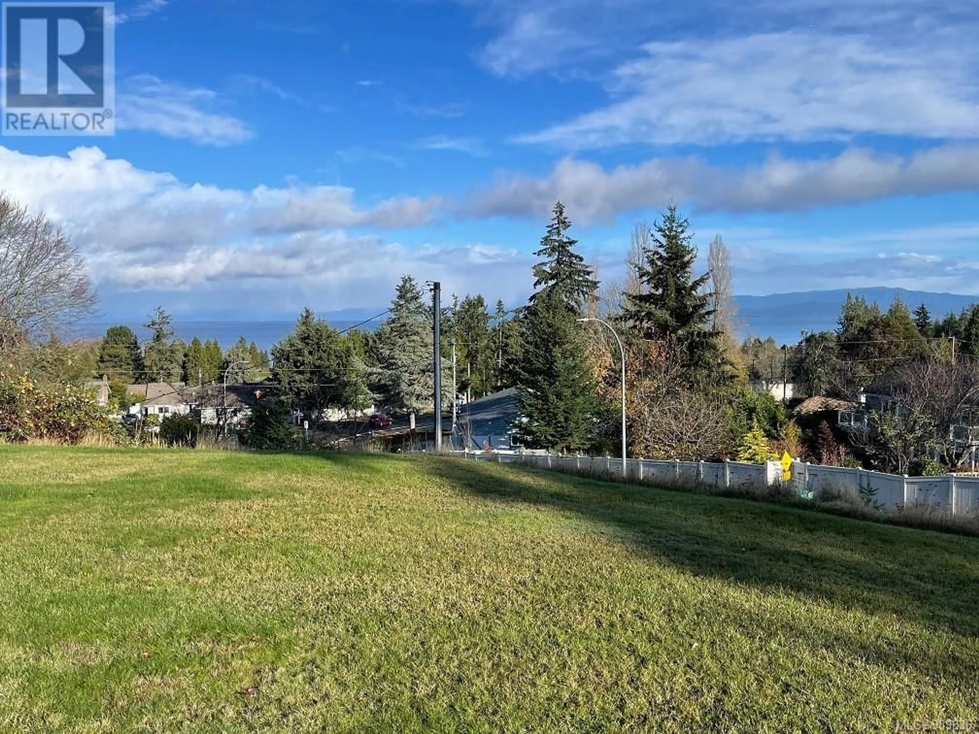 A pic from outside/outdoor area/front of a property/back of a property/a pic from drone, unknown for 135 SUNNINGDALE W ROAD WEST, Qualicum Beach British Columbia V9K1K7