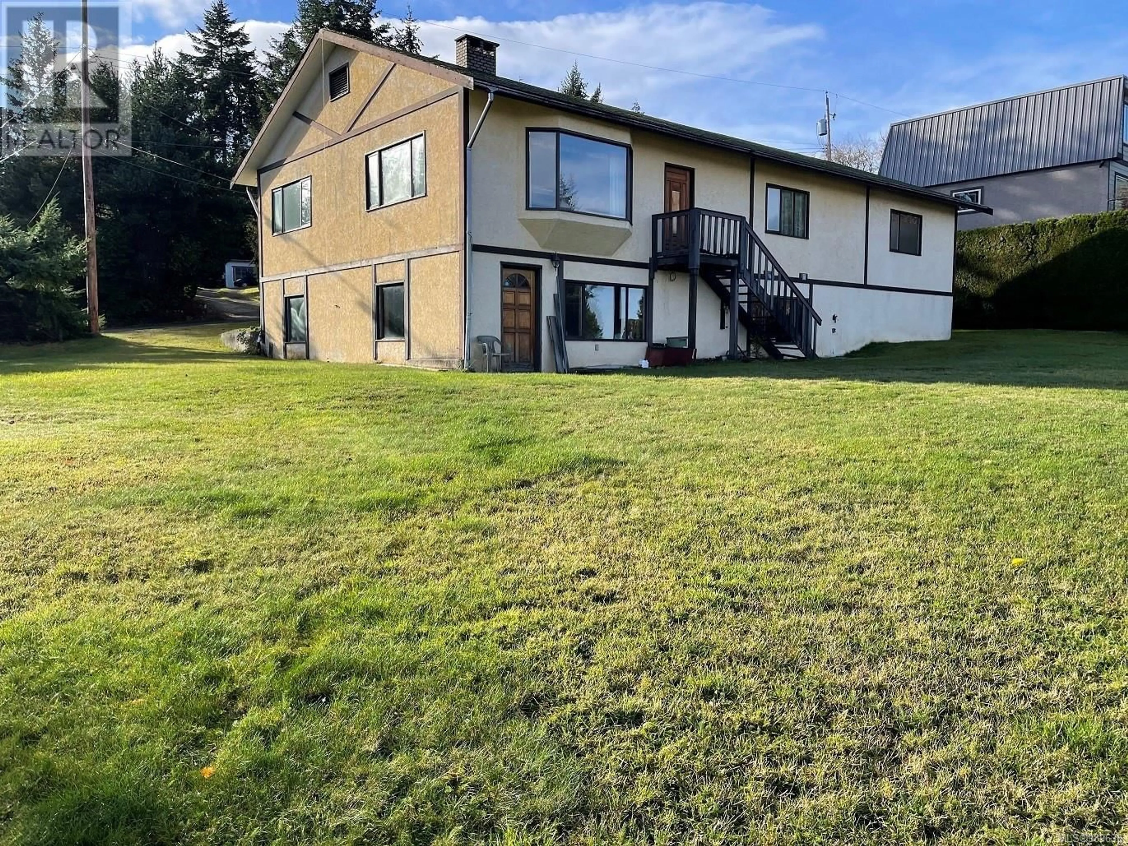 A pic from outside/outdoor area/front of a property/back of a property/a pic from drone, unknown for 135 SUNNINGDALE W ROAD WEST, Qualicum Beach British Columbia V9K1K7
