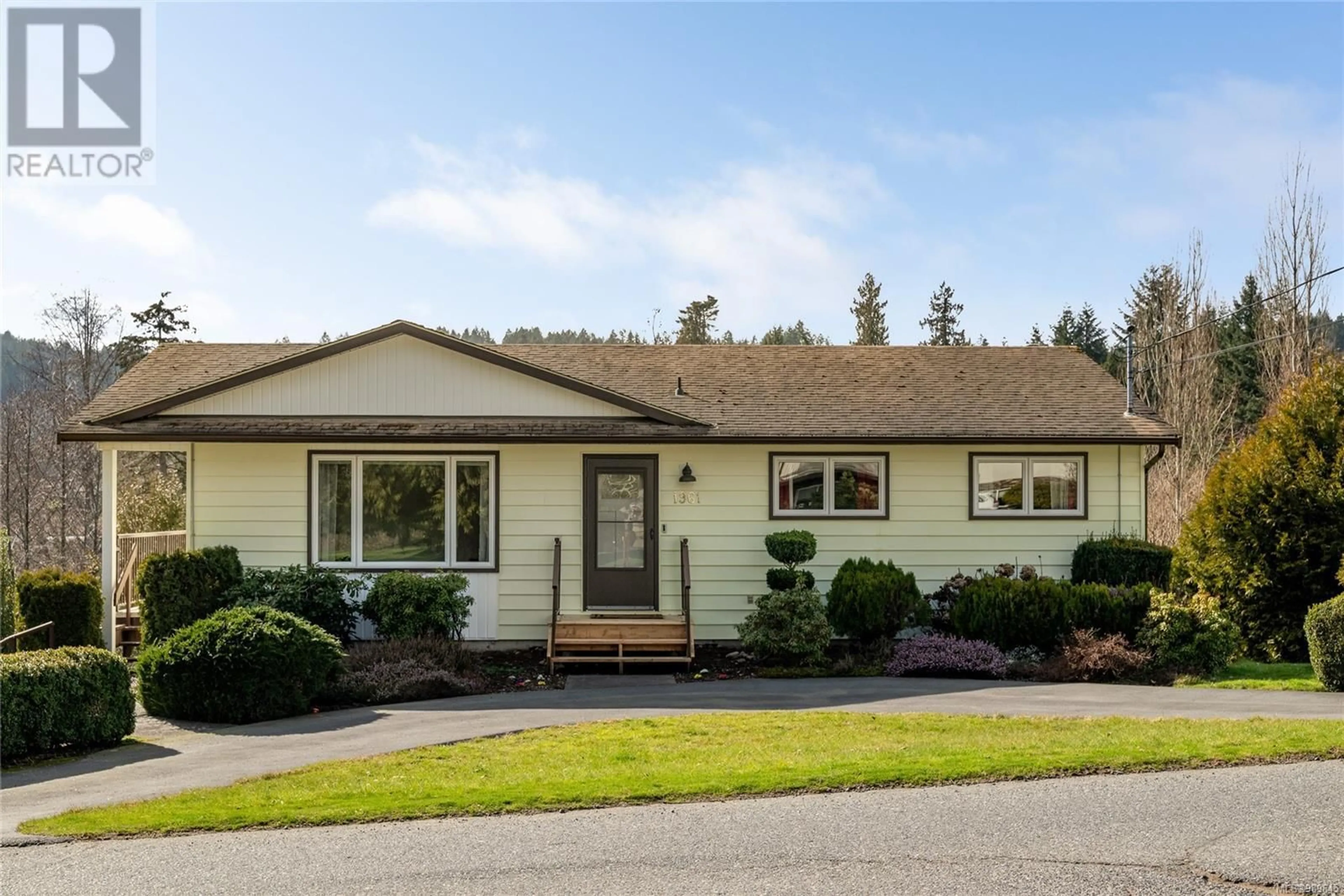 Home with vinyl exterior material, street for 1961 Richardson Rd, Nanaimo British Columbia V9X1C1