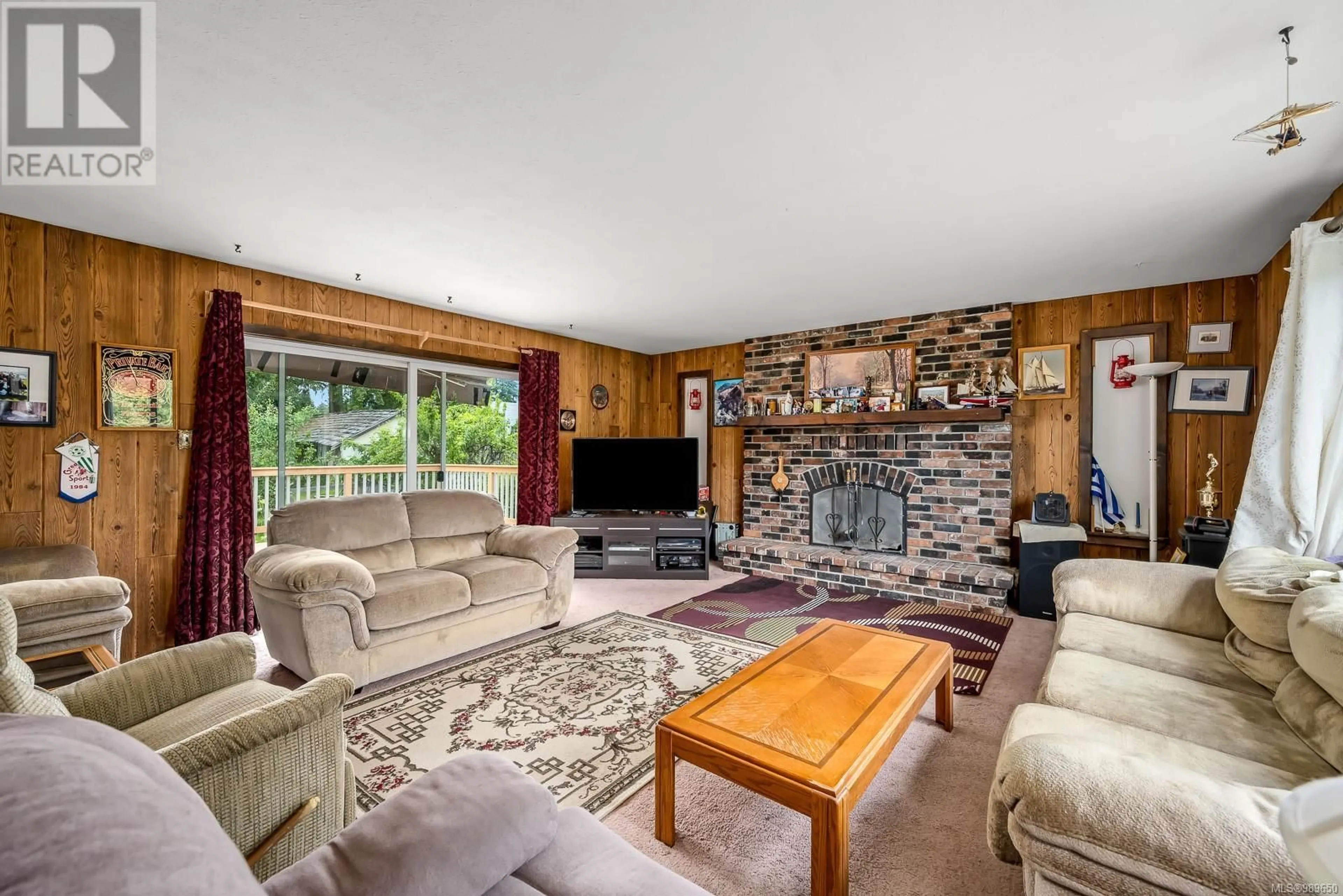 Living room with furniture, unknown for 1535 WILLEMAR AVENUE, Courtenay British Columbia V9N3M2