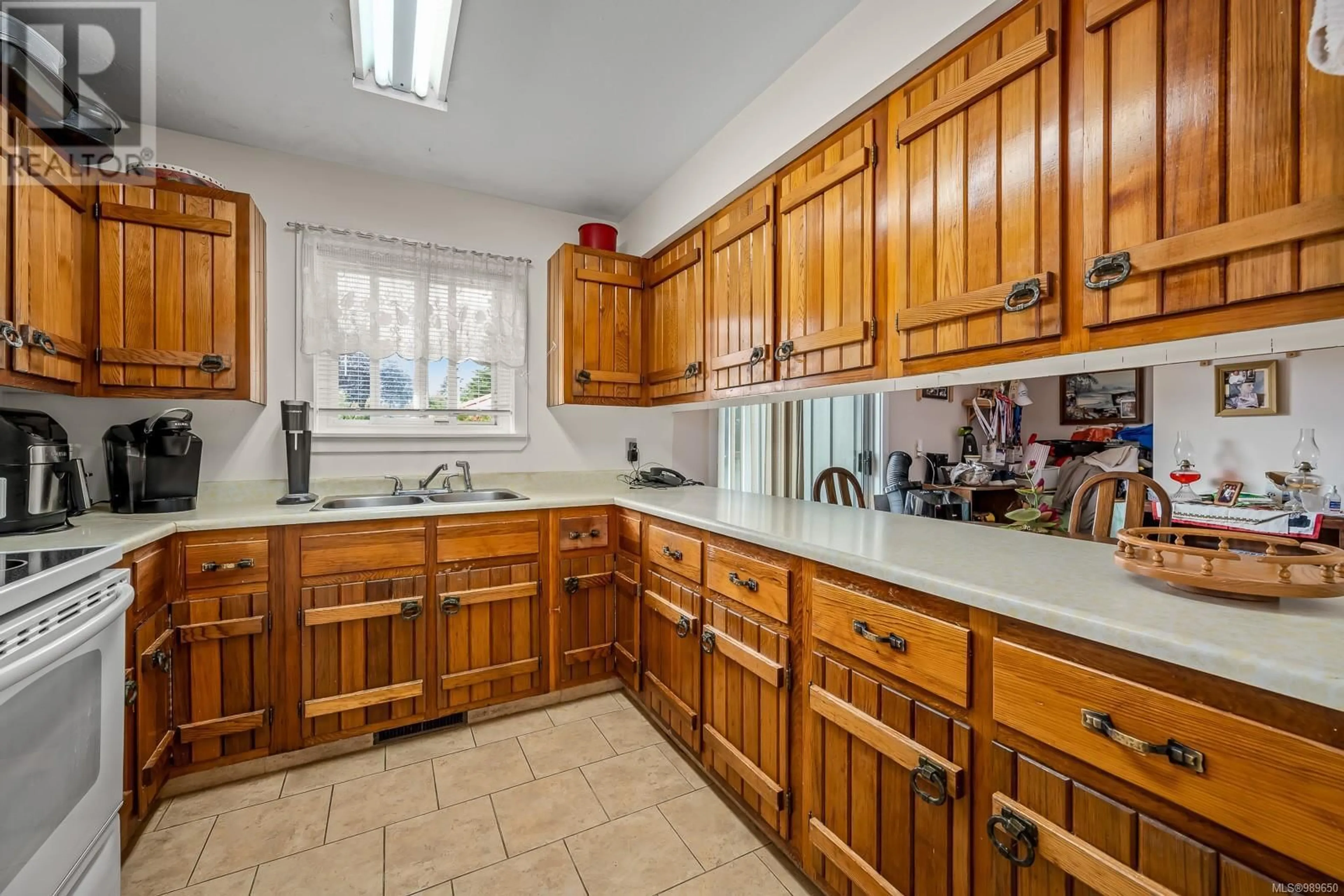 Standard kitchen, unknown for 1535 WILLEMAR AVENUE, Courtenay British Columbia V9N3M2