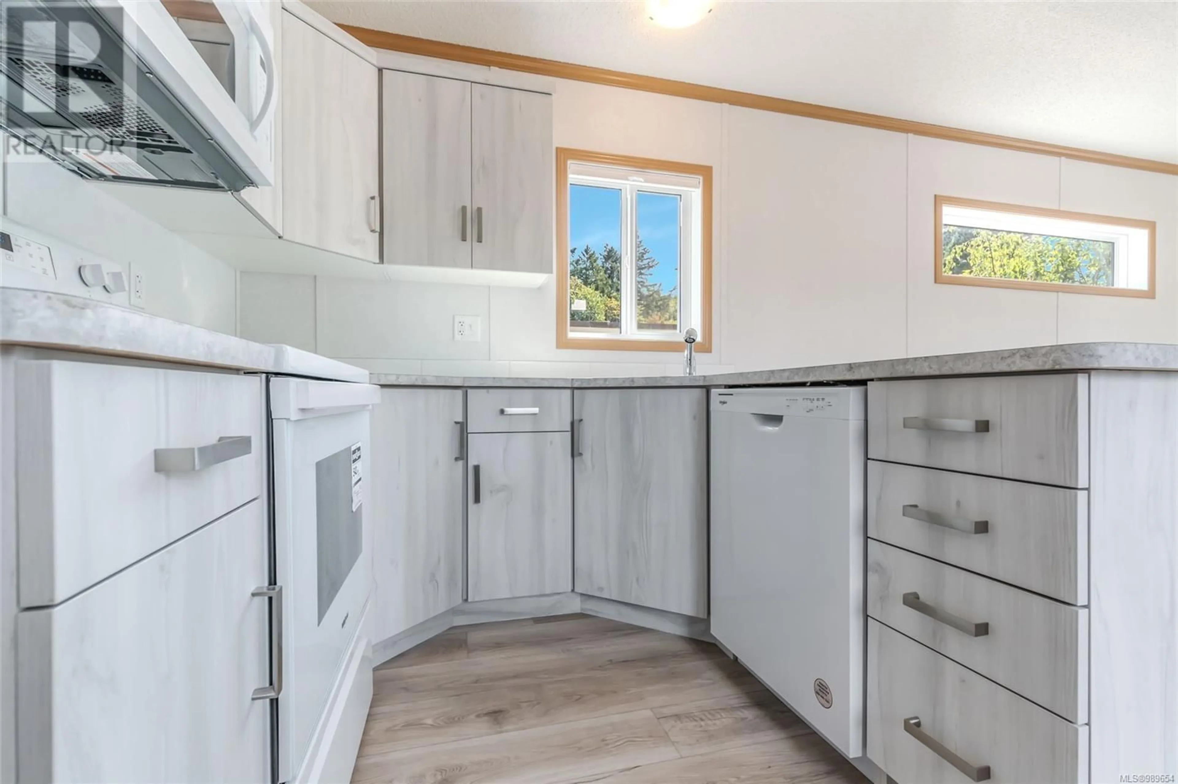 Standard kitchen, unknown for 37 Honey Dr, Nanaimo British Columbia V9R5N1