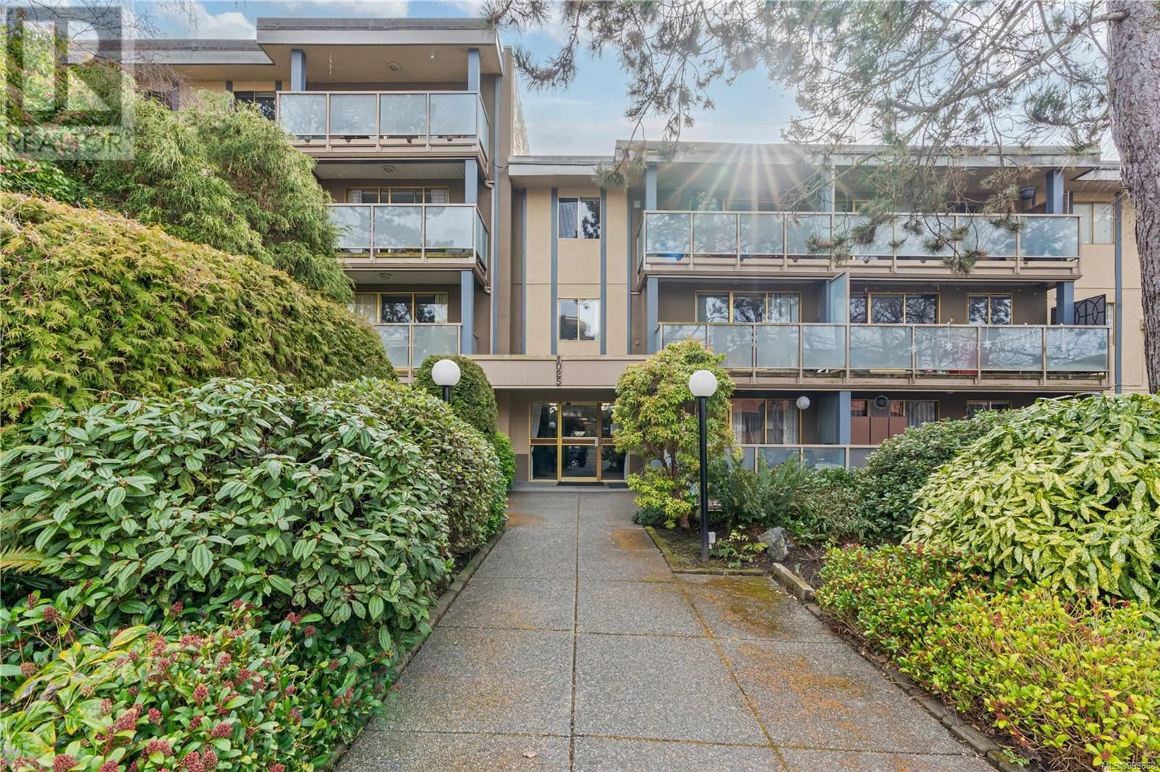 Patio, street for 127 - 1025 INVERNESS ROAD, Saanich British Columbia V8X5S2